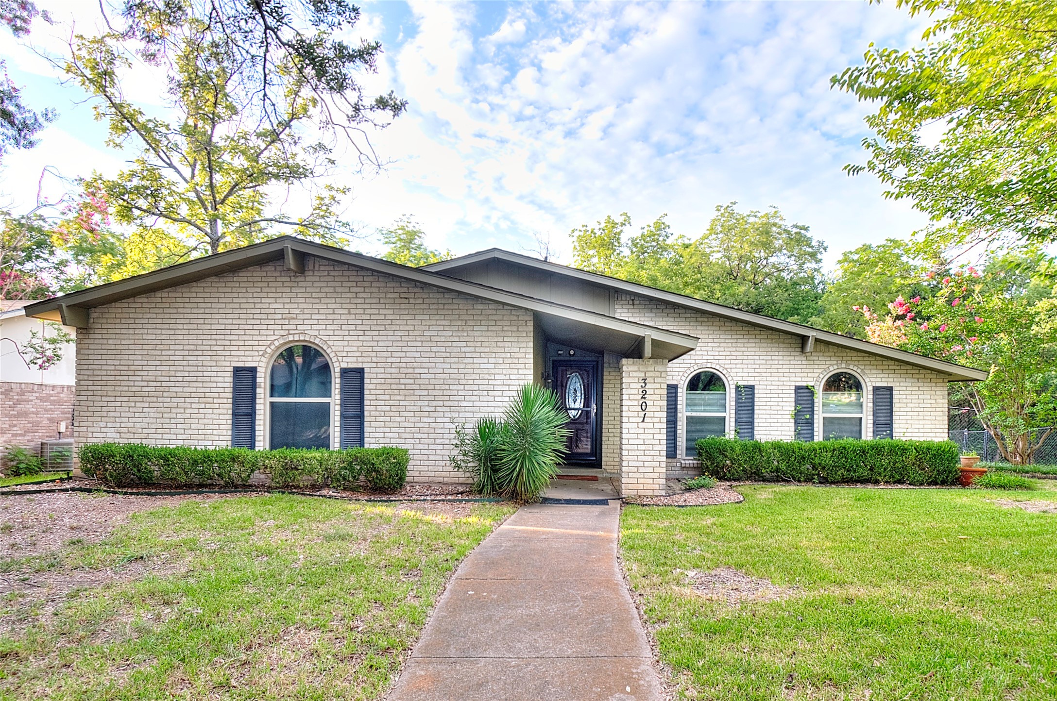 3201 Christie Circle Garland TX 75044