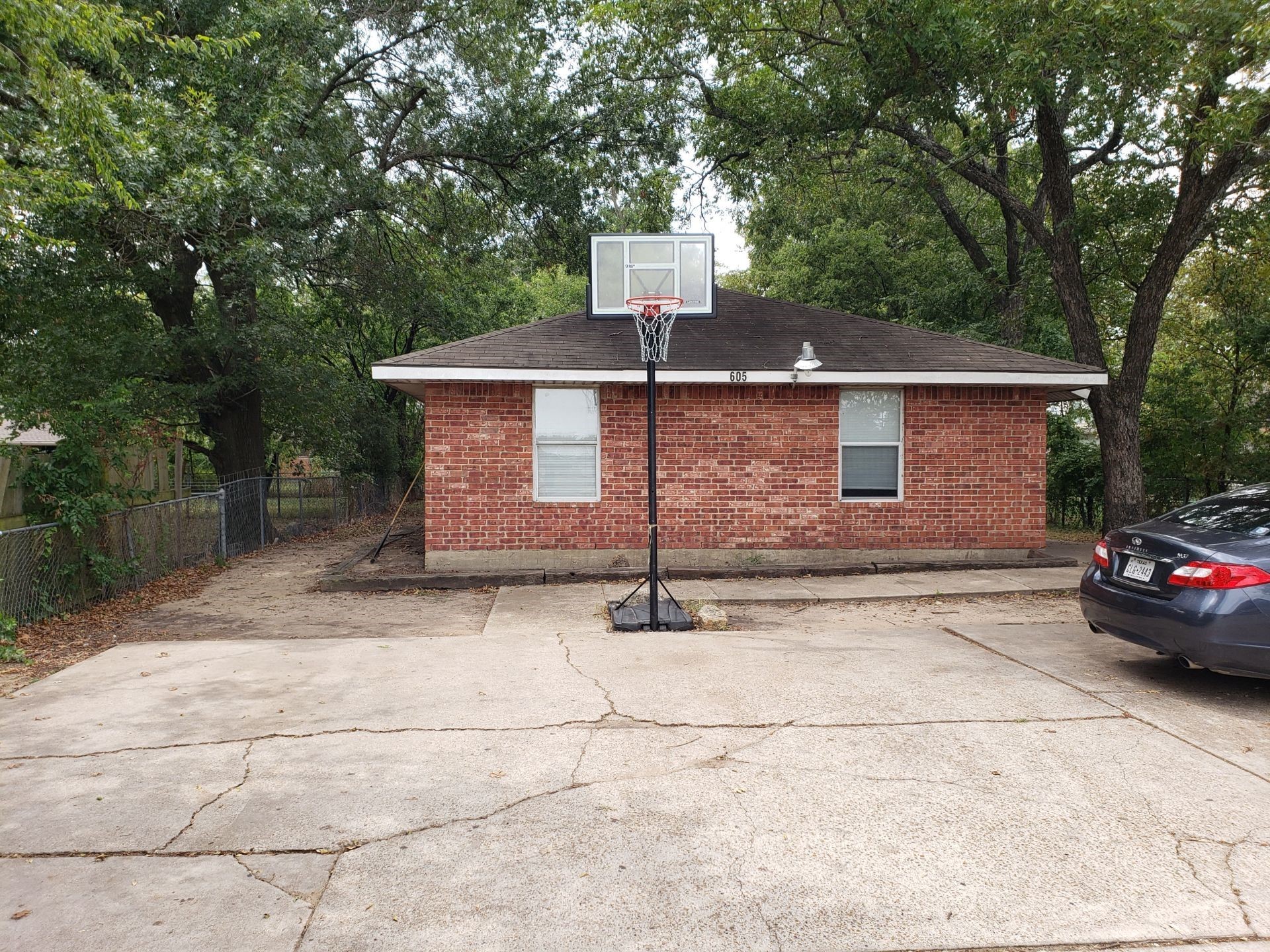 605 NW Main Street Ennis TX 75119