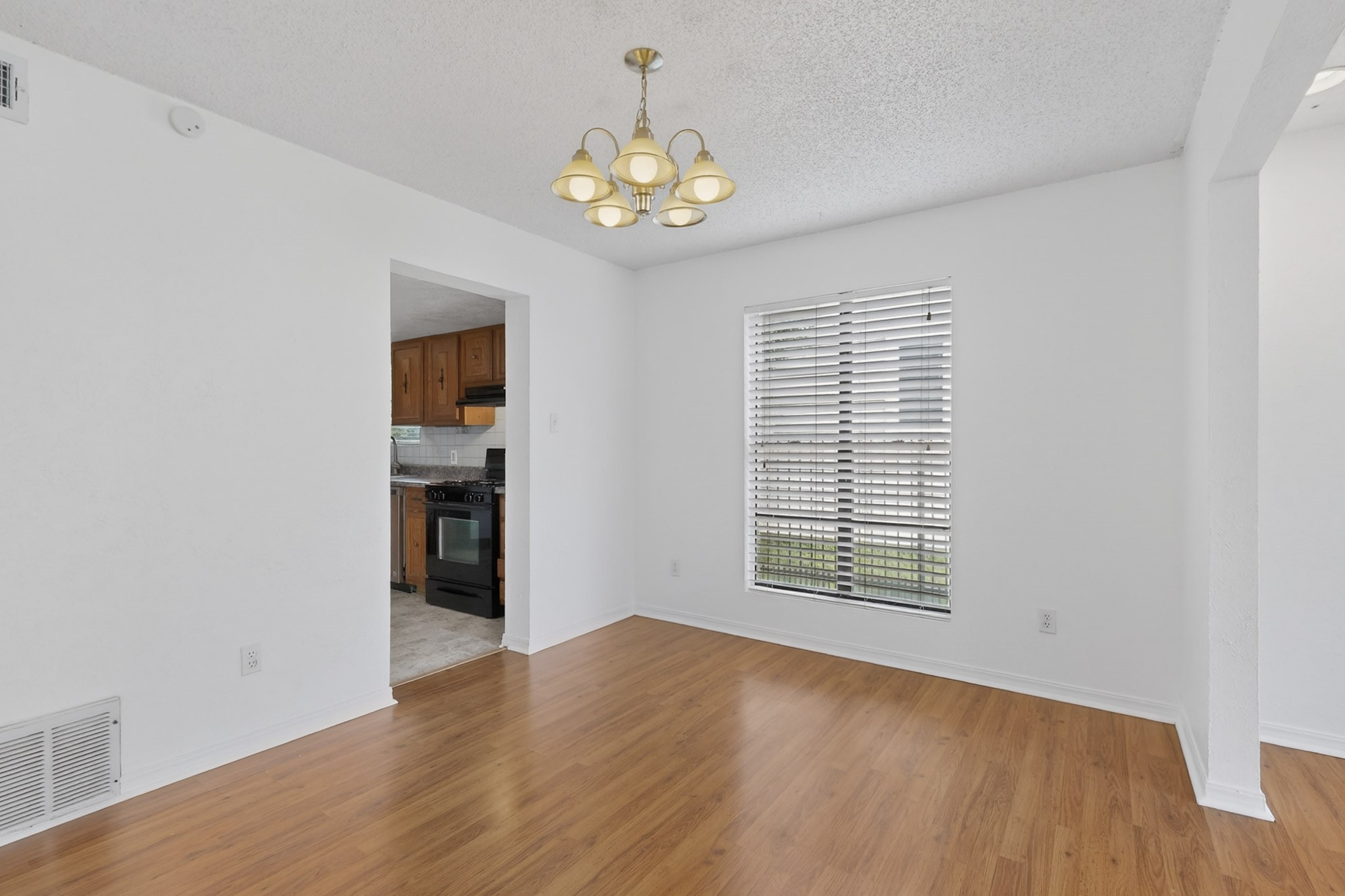 635 Haines Avenue Dallas TX 75208