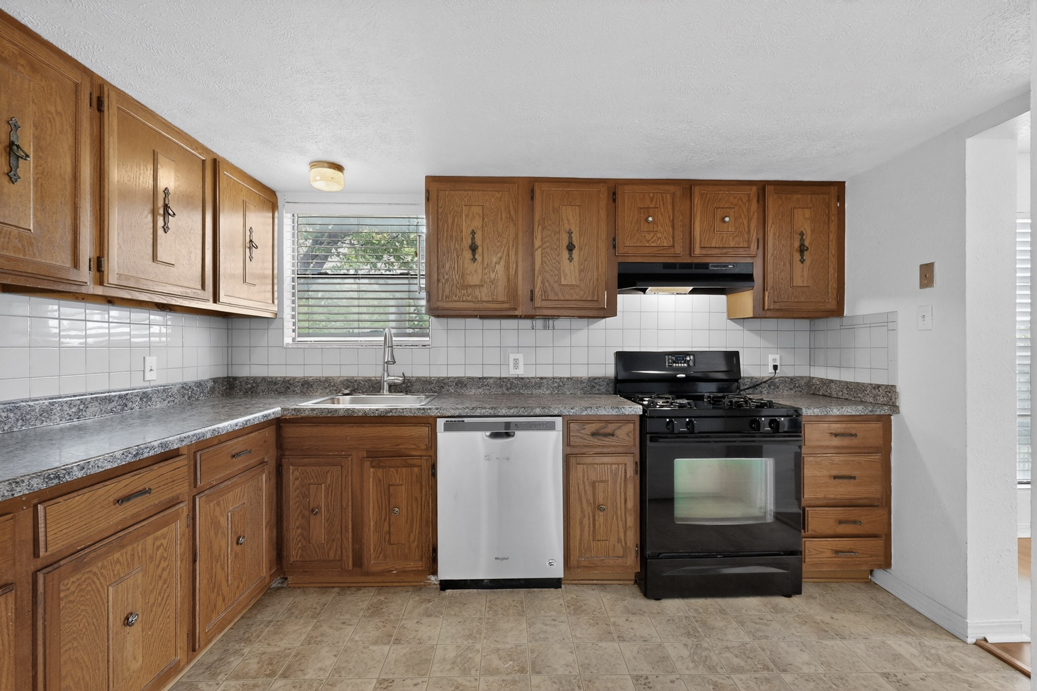 635 Haines Avenue Dallas TX 75208