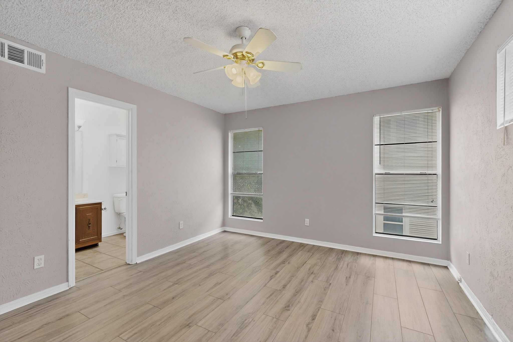 635 Haines Avenue Dallas TX 75208