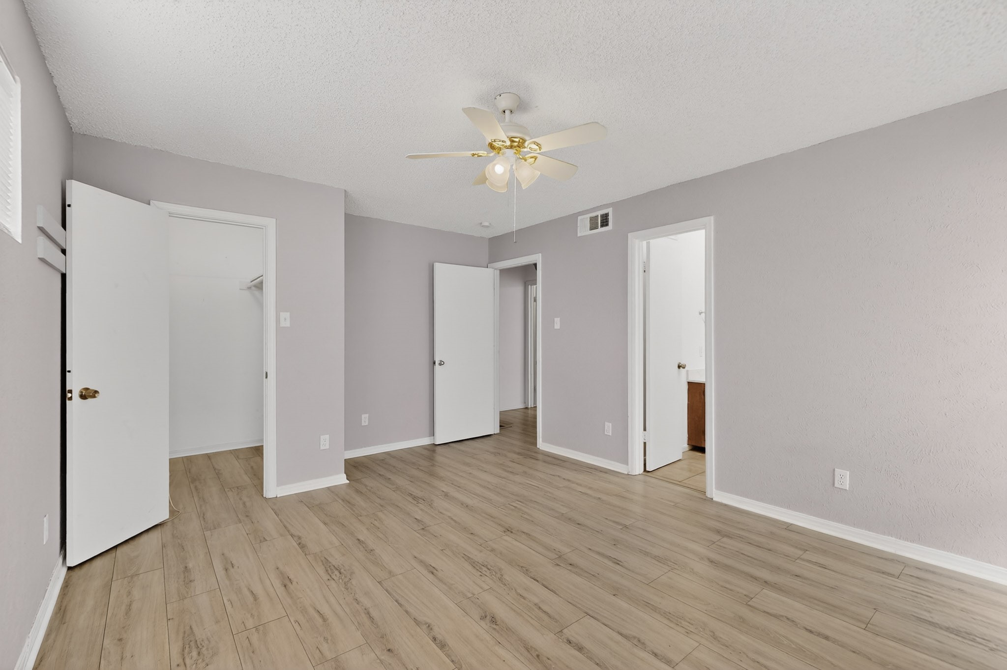 635 Haines Avenue Dallas TX 75208