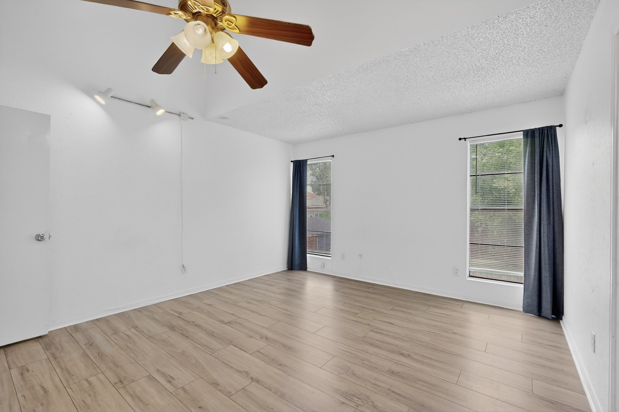 635 Haines Avenue Dallas TX 75208