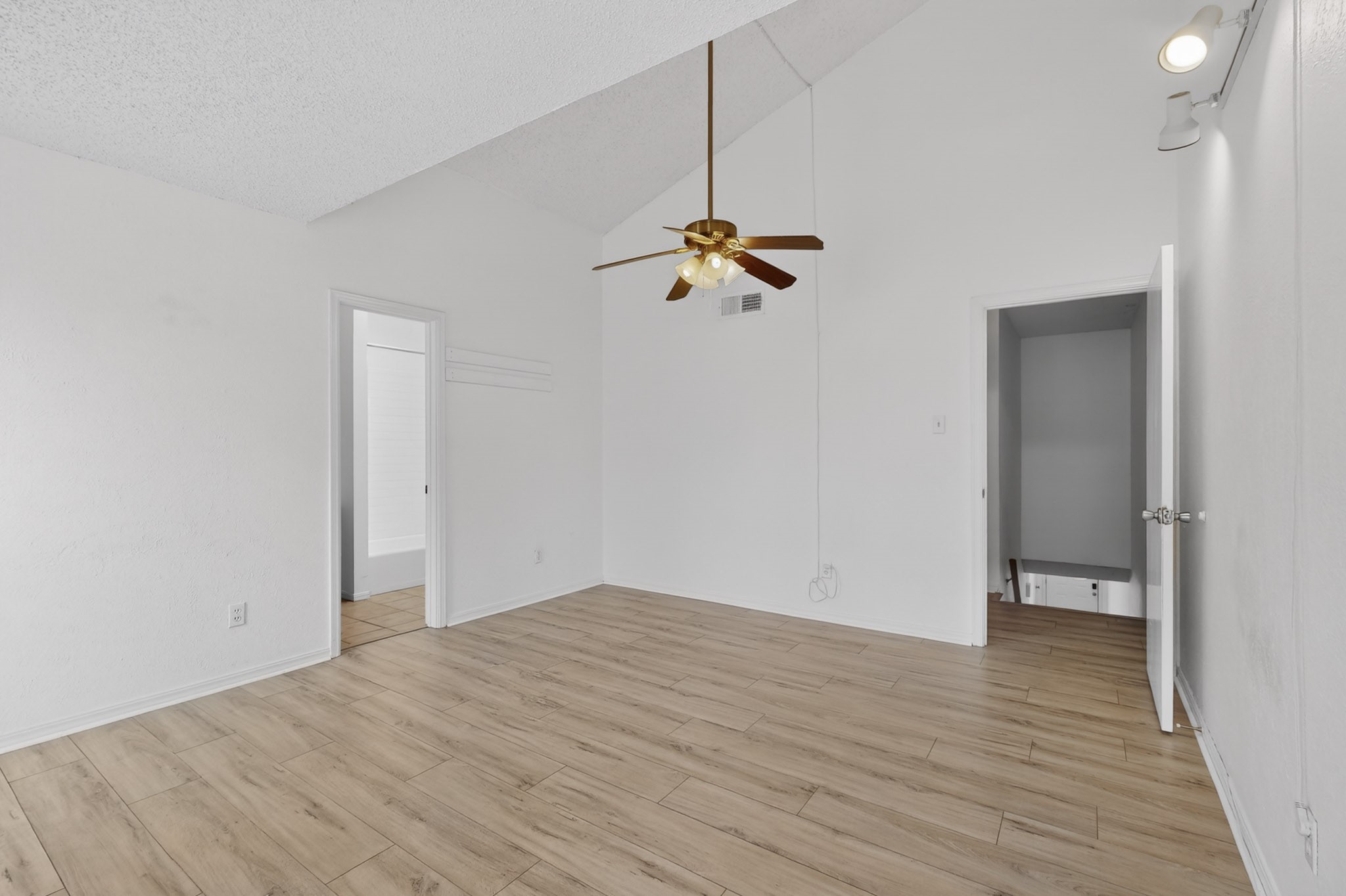 635 Haines Avenue Dallas TX 75208