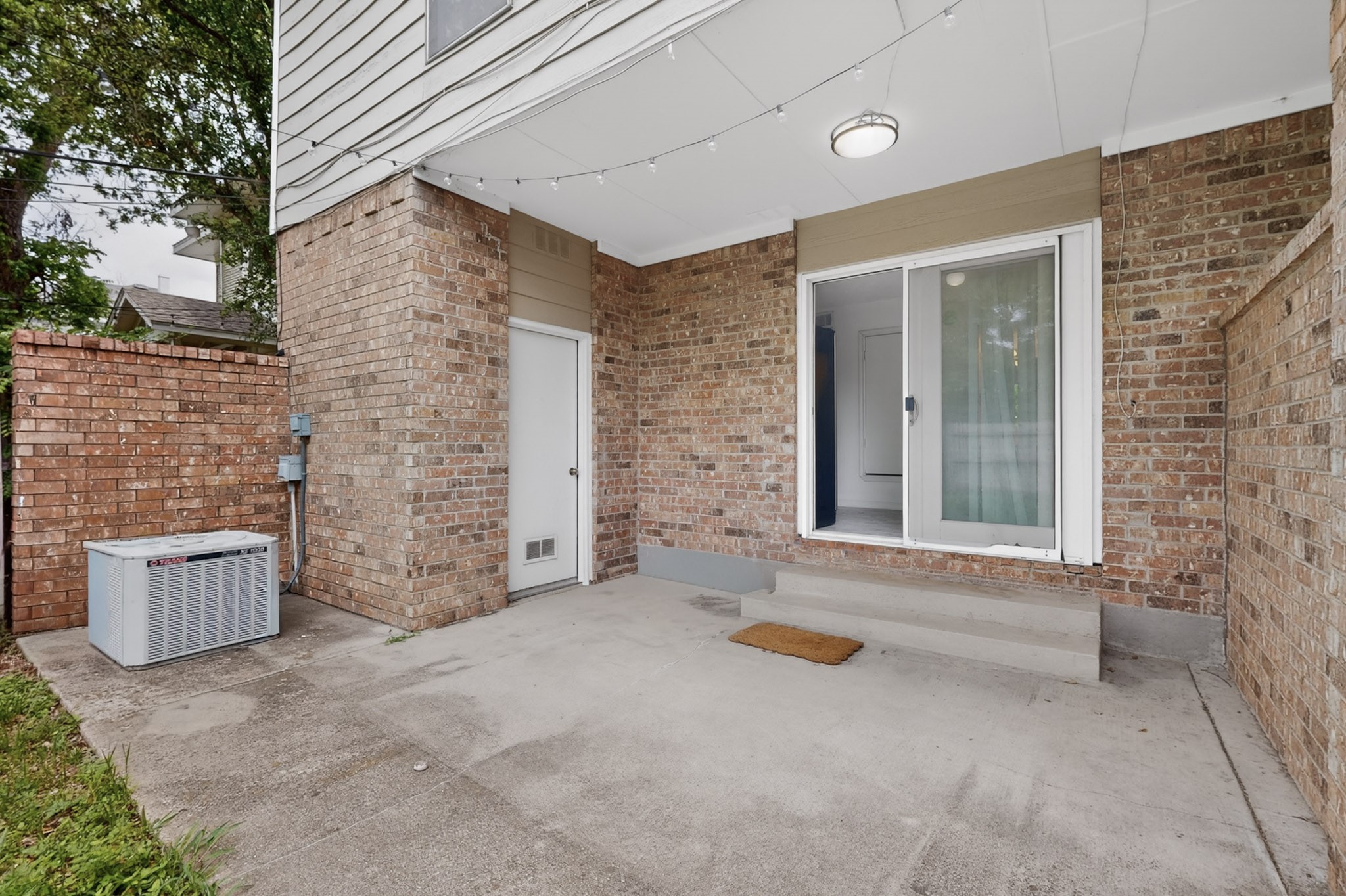 635 Haines Avenue Dallas TX 75208