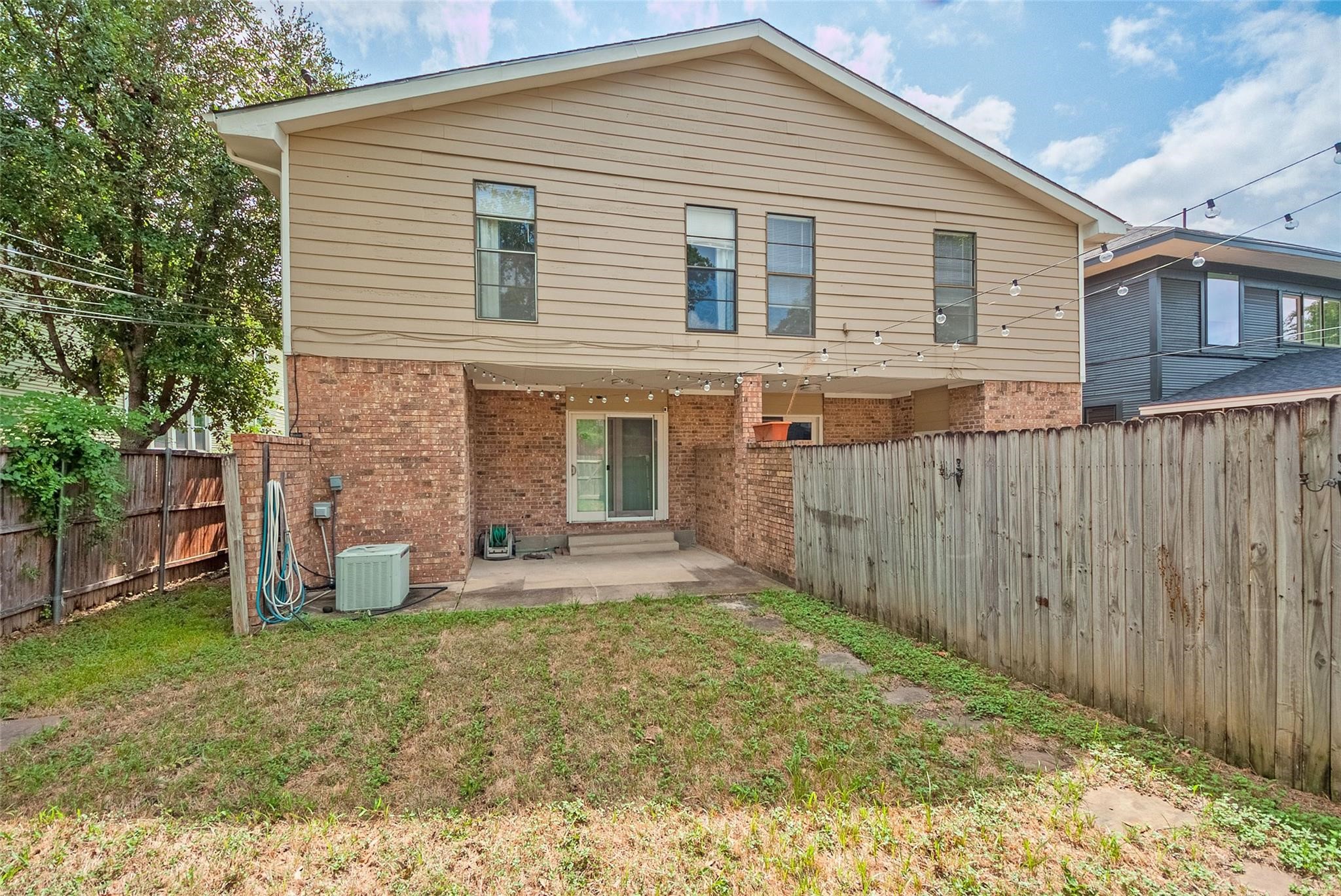 635 Haines Avenue Dallas TX 75208