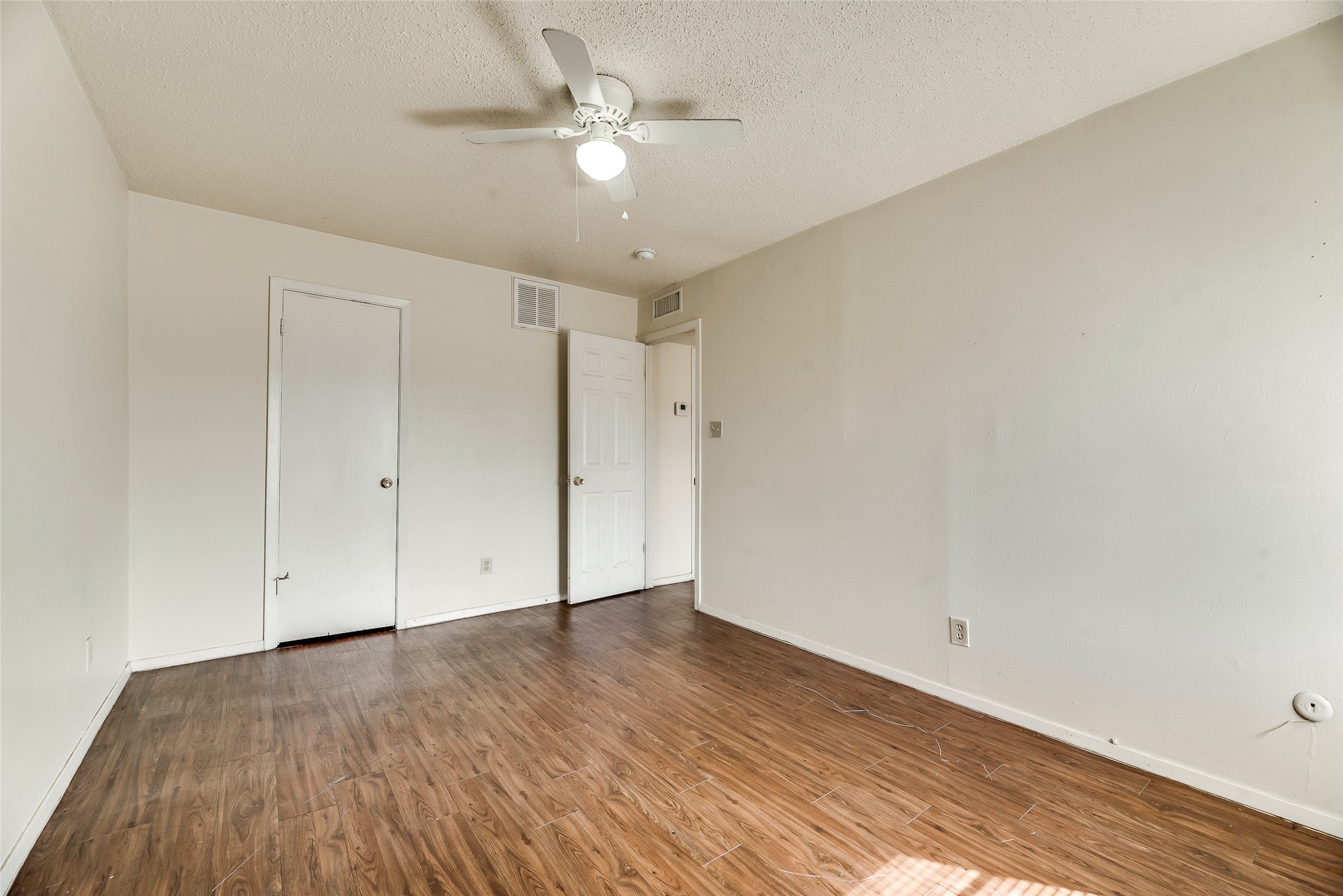 106 E Cedar Street Arlington TX 76011