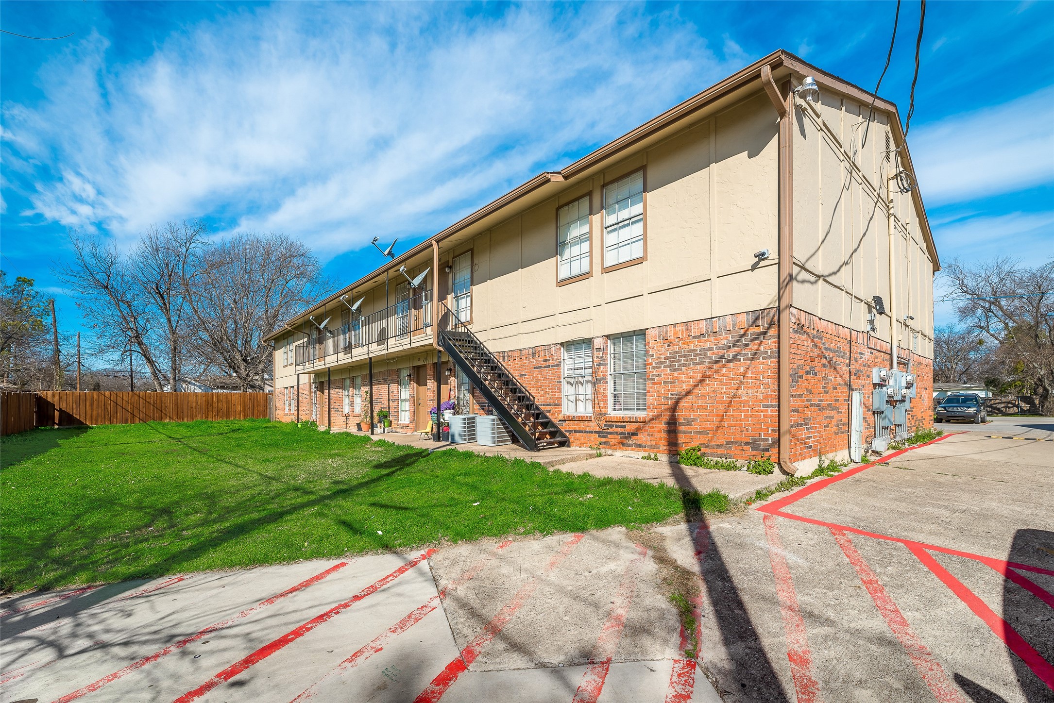 106 E Cedar Street Arlington TX 76011