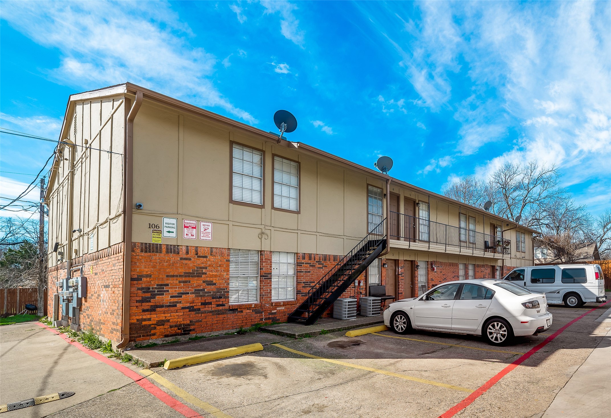 106 E Cedar Street Arlington TX 76011