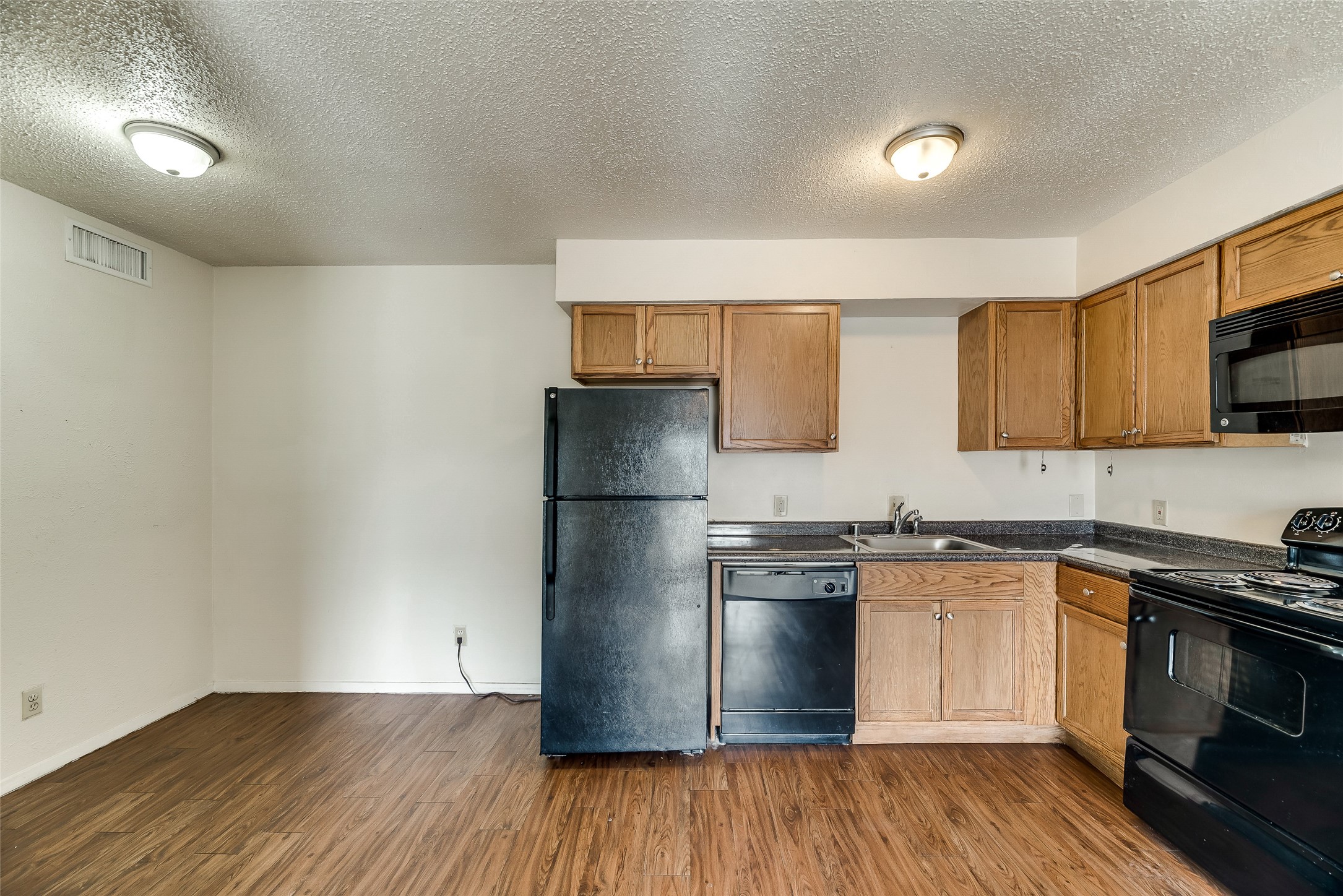 106 E Cedar Street Arlington TX 76011