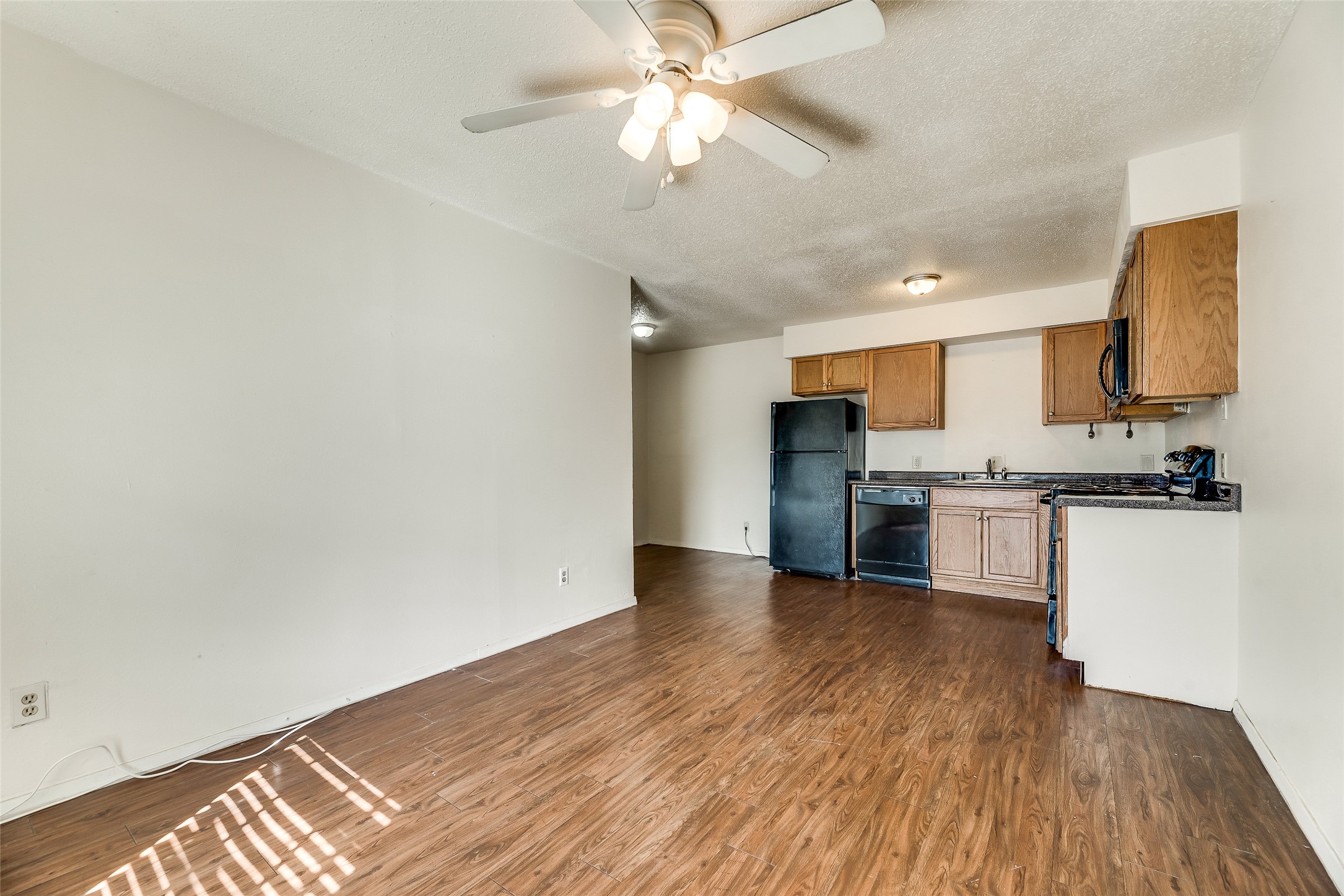 106 E Cedar Street Arlington TX 76011