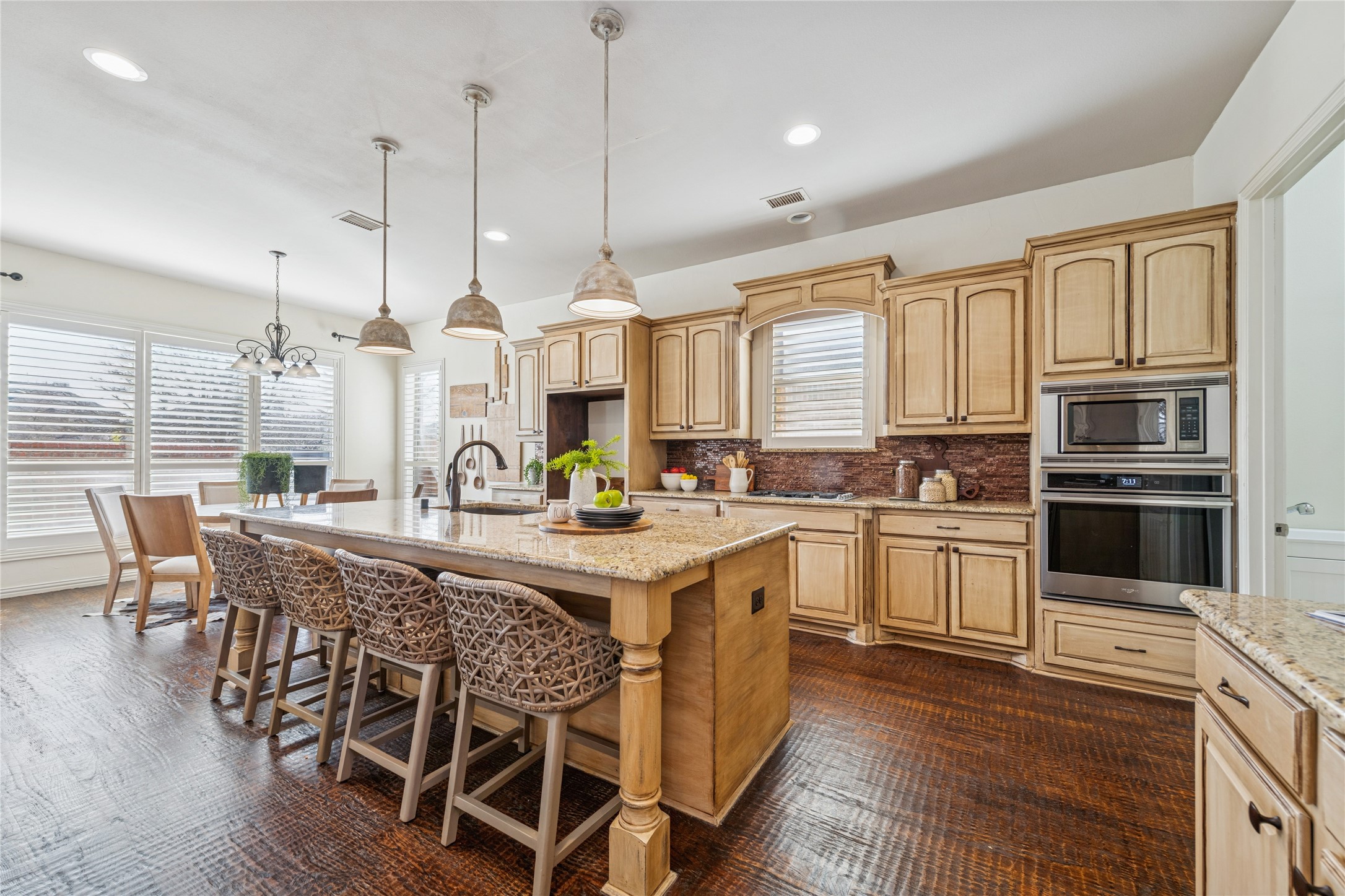 1124 Grant Avenue Lantana TX 76226