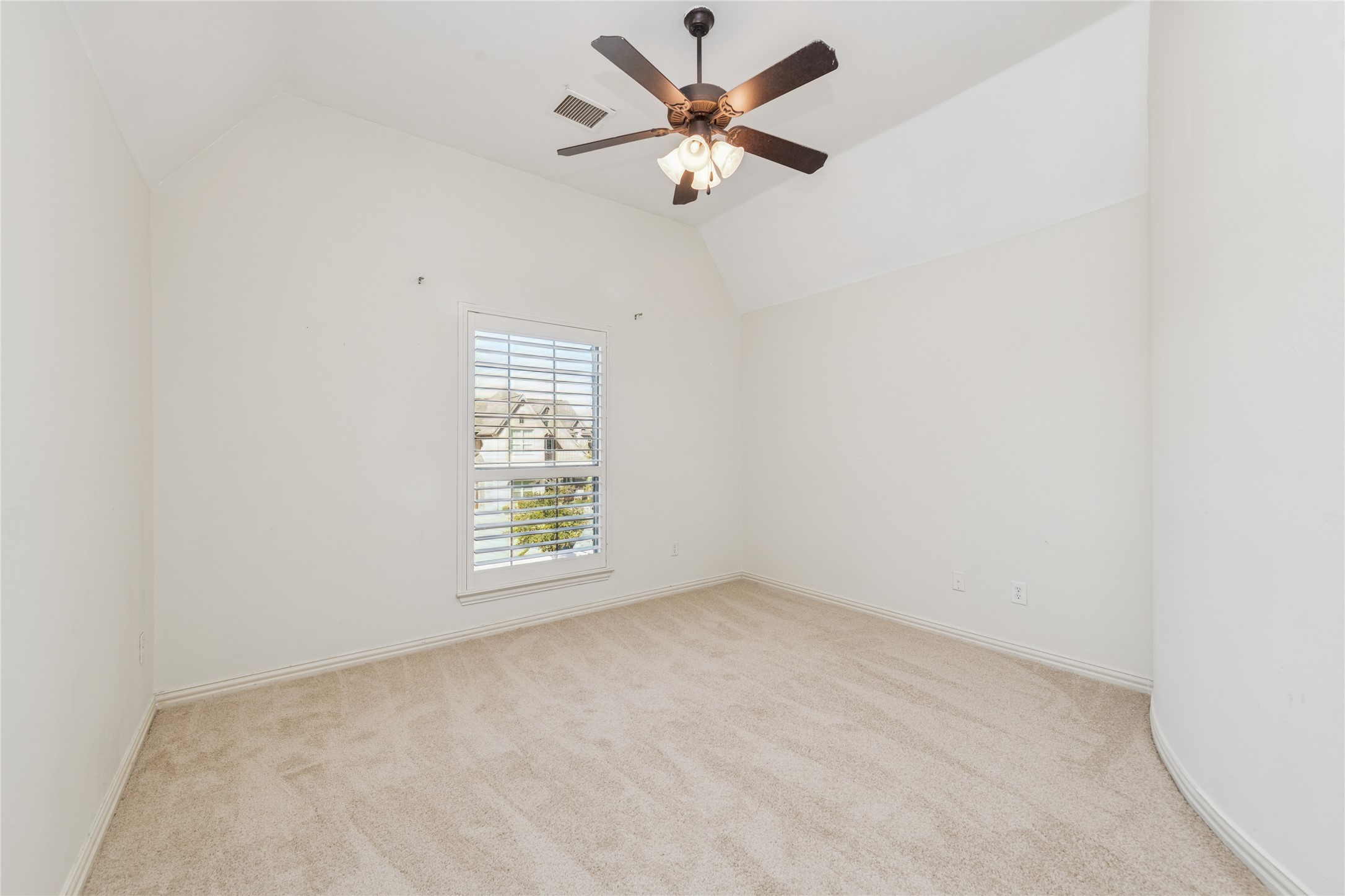 1124 Grant Avenue Lantana TX 76226