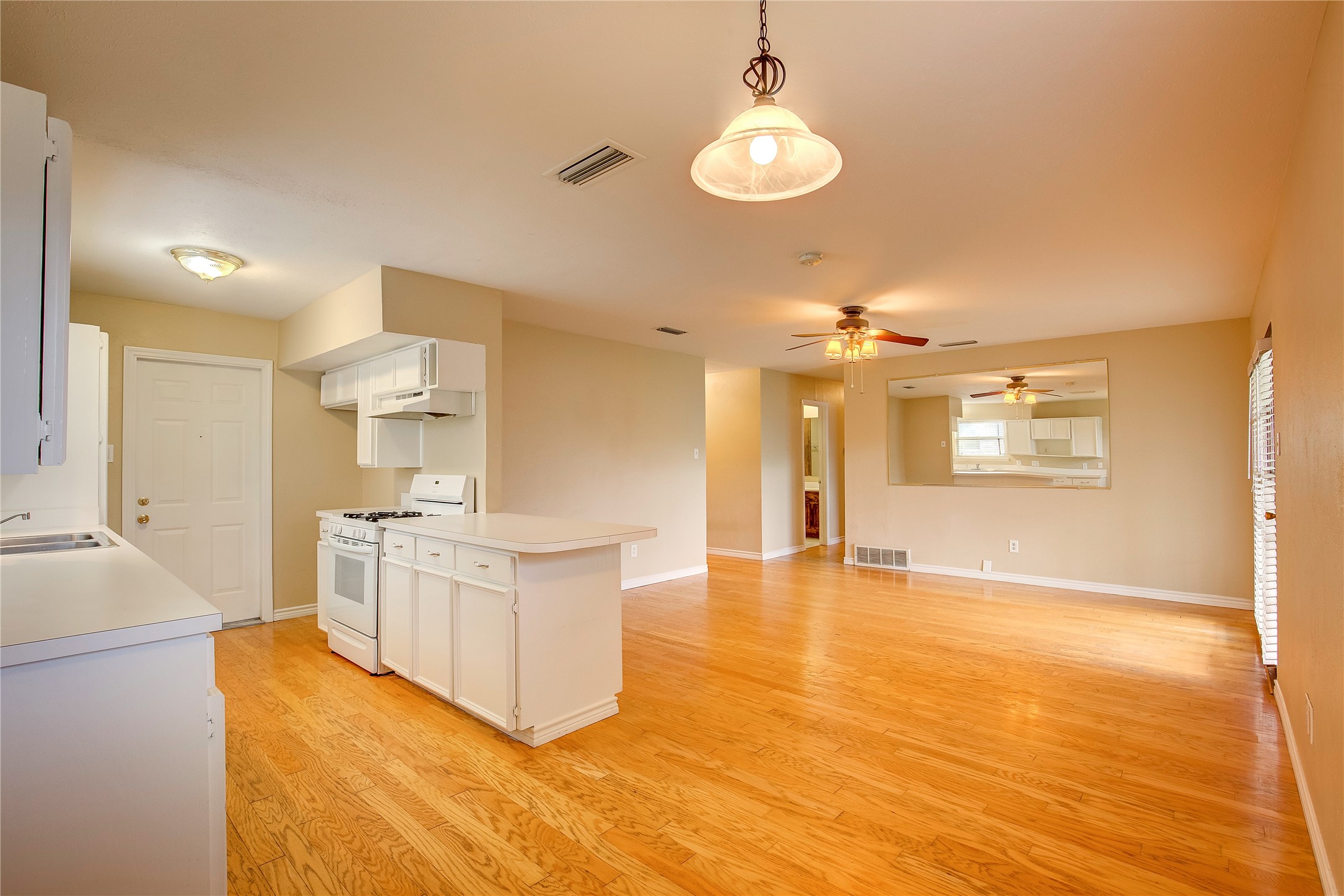 2104 Meadow Dale Irving TX 75060