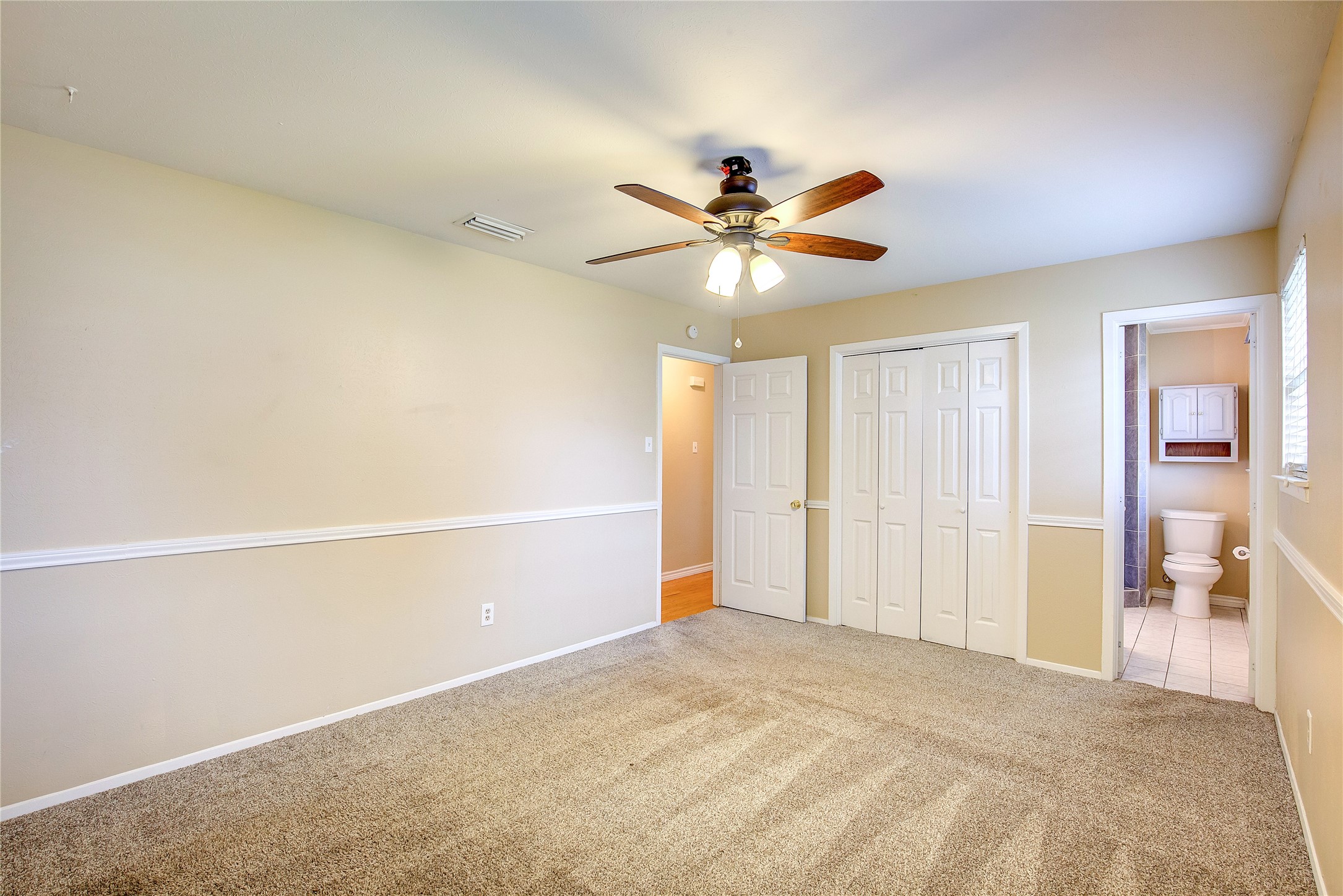 2104 Meadow Dale Irving TX 75060
