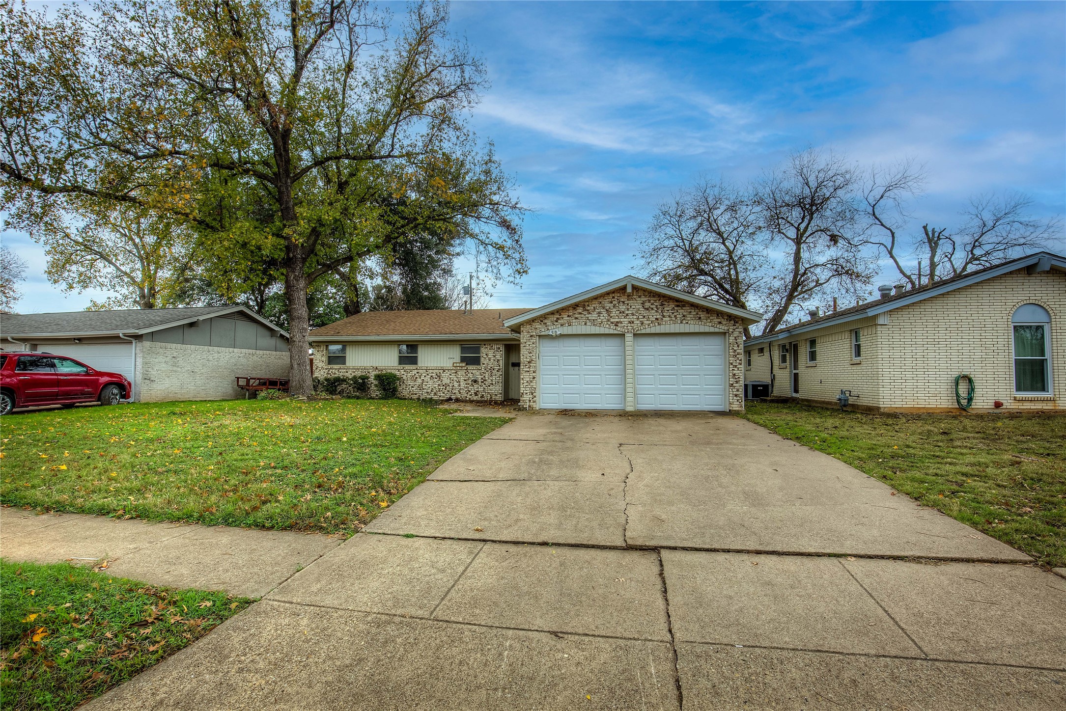 2104 Meadow Dale Irving TX 75060