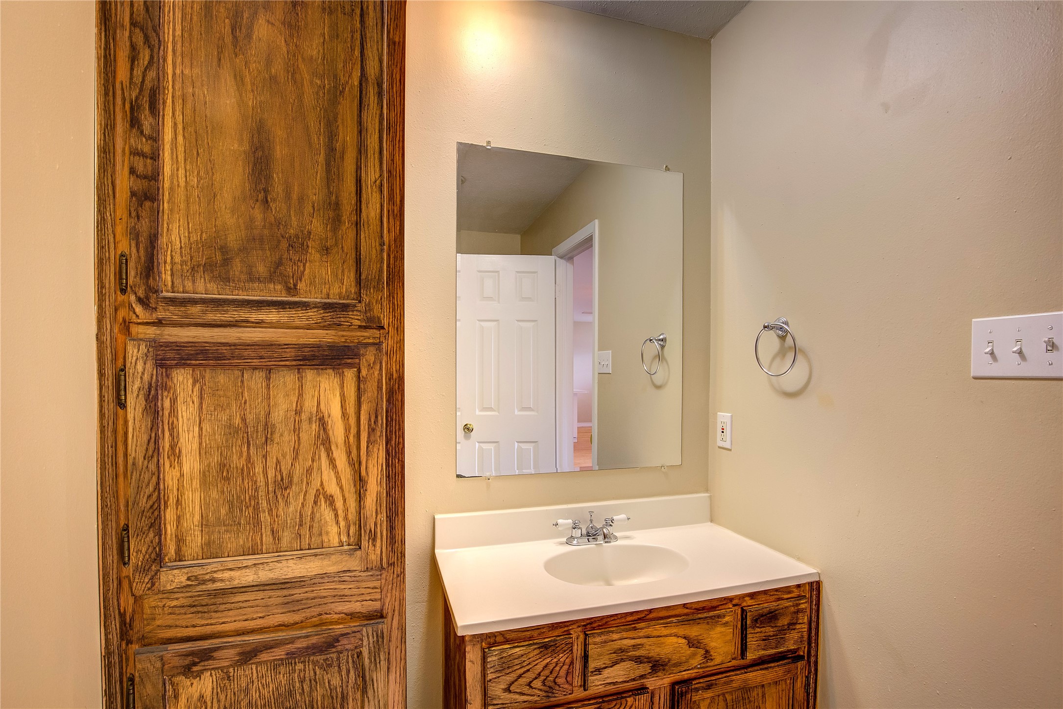 2104 Meadow Dale Irving TX 75060