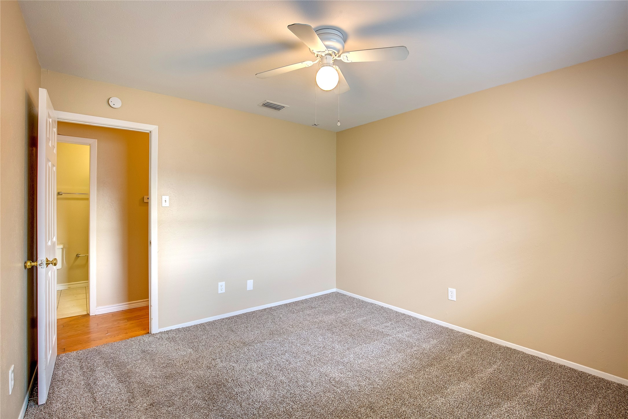 2104 Meadow Dale Irving TX 75060
