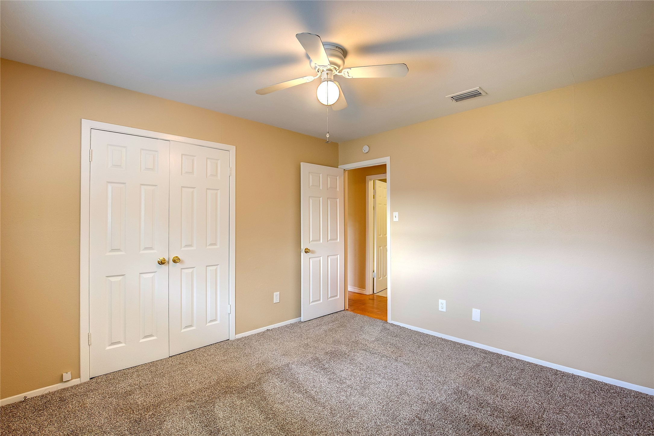 2104 Meadow Dale Irving TX 75060