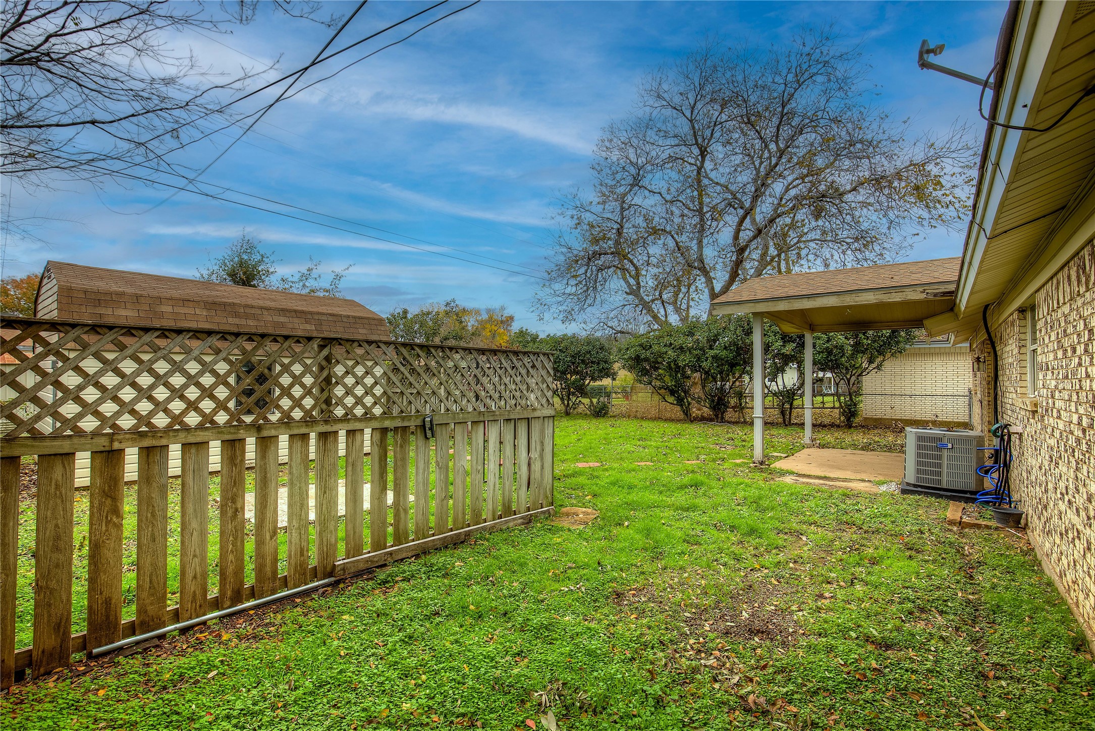 2104 Meadow Dale Irving TX 75060