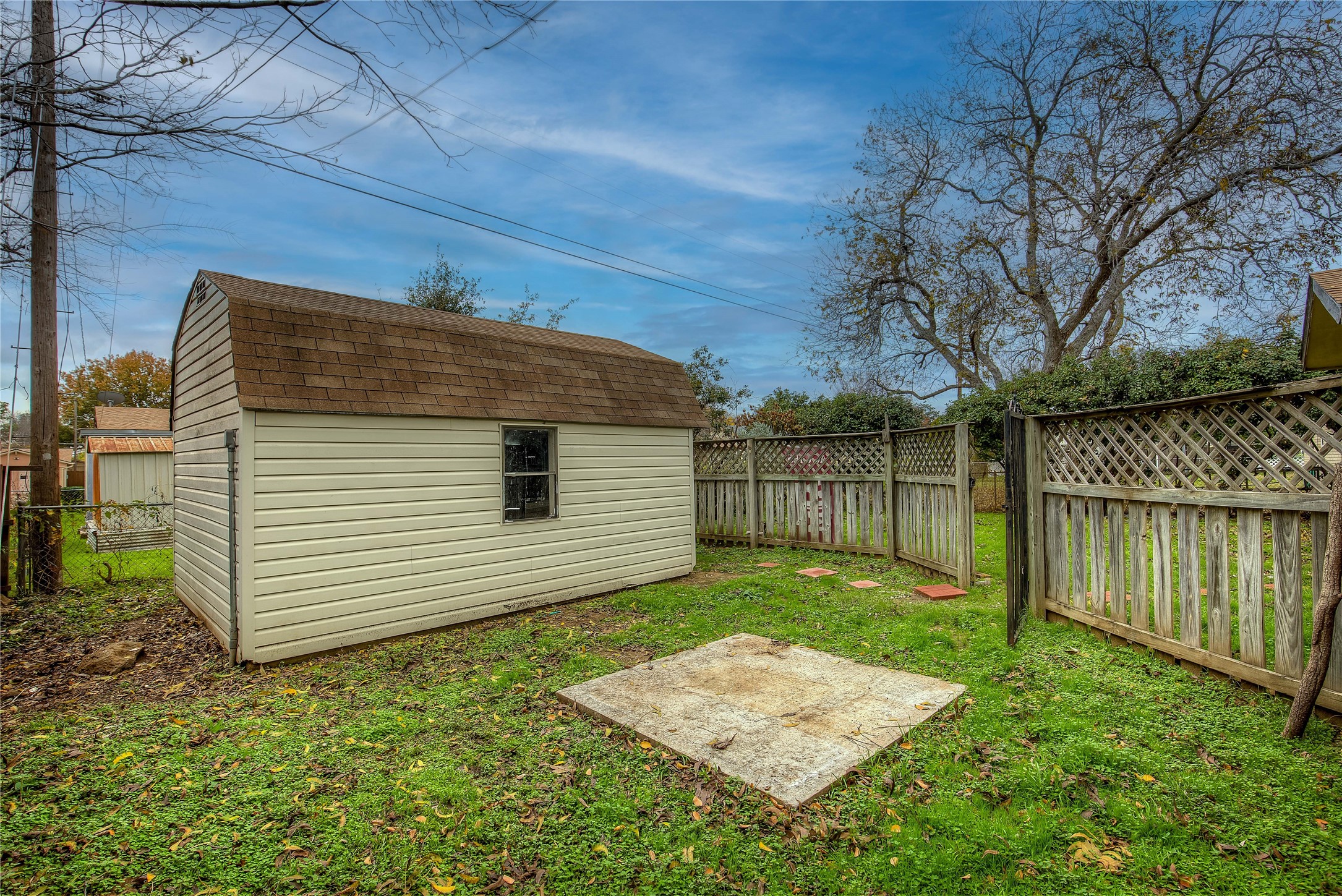 2104 Meadow Dale Irving TX 75060