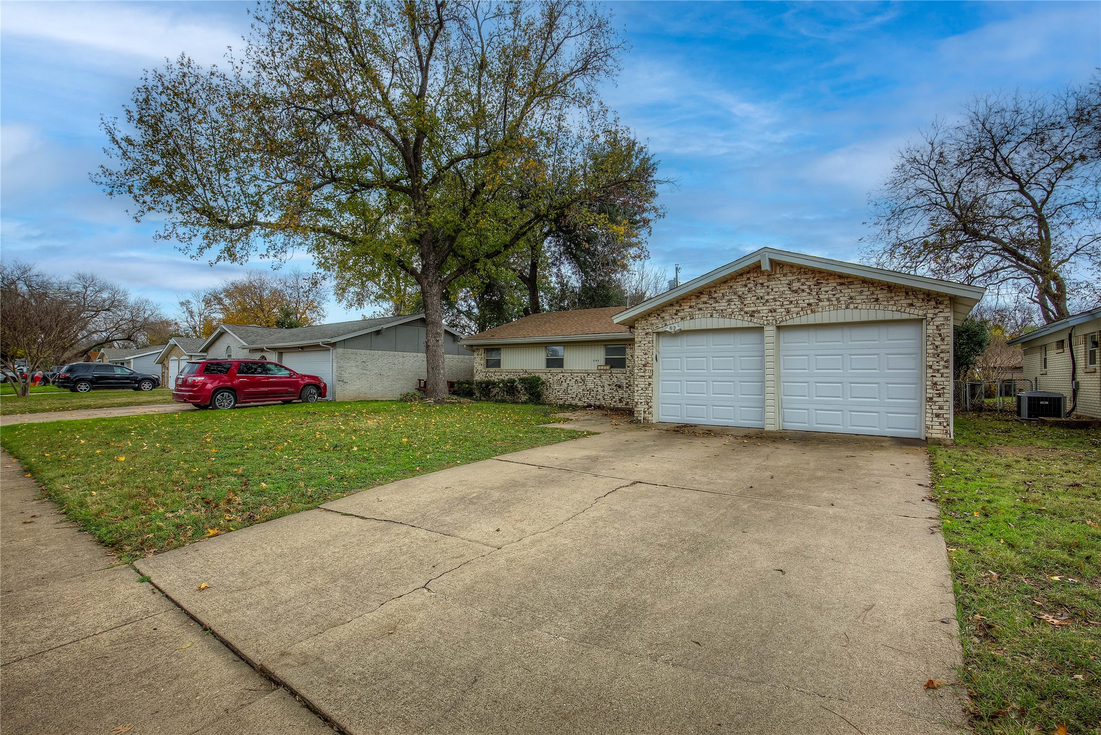 2104 Meadow Dale Irving TX 75060