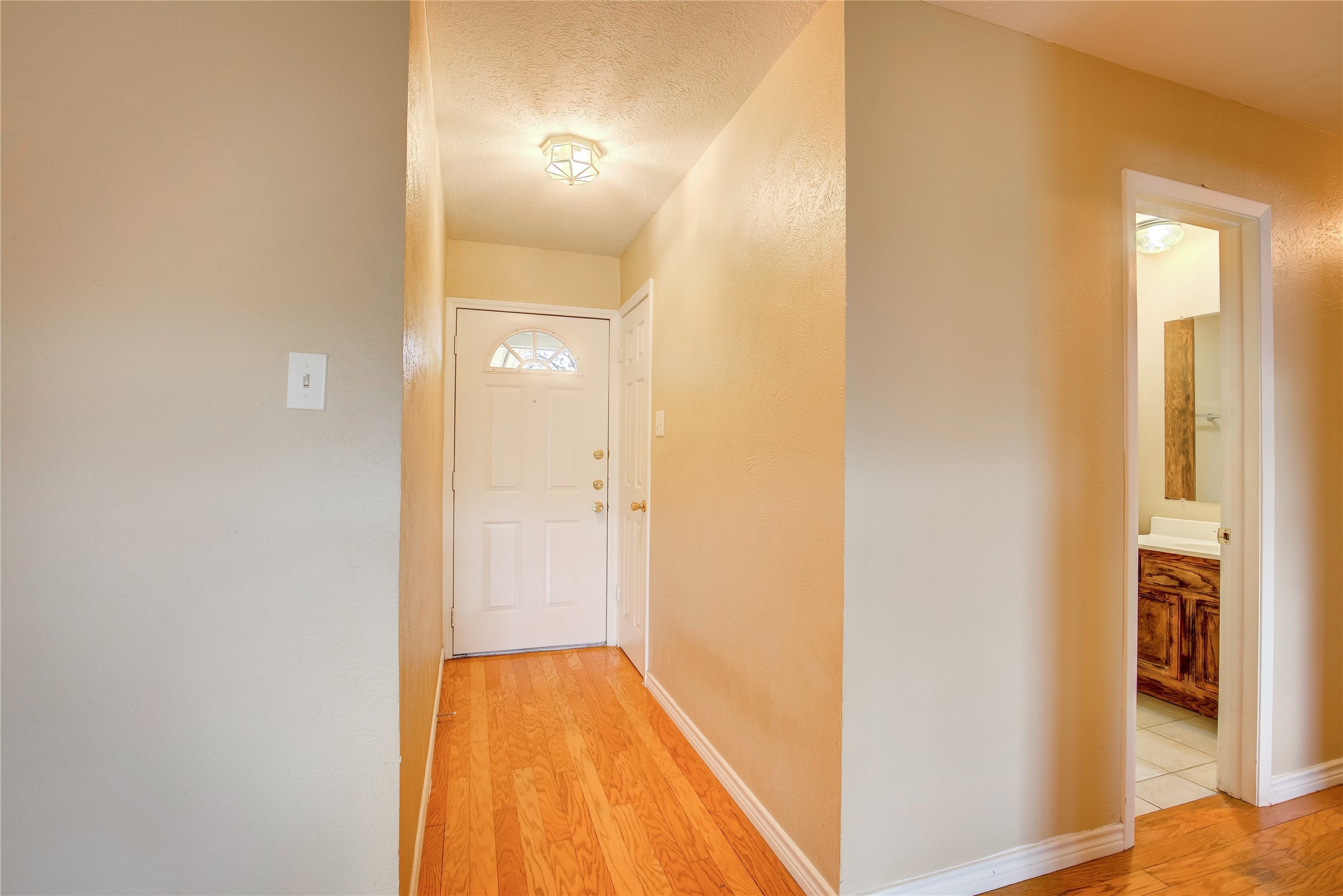 2104 Meadow Dale Irving TX 75060