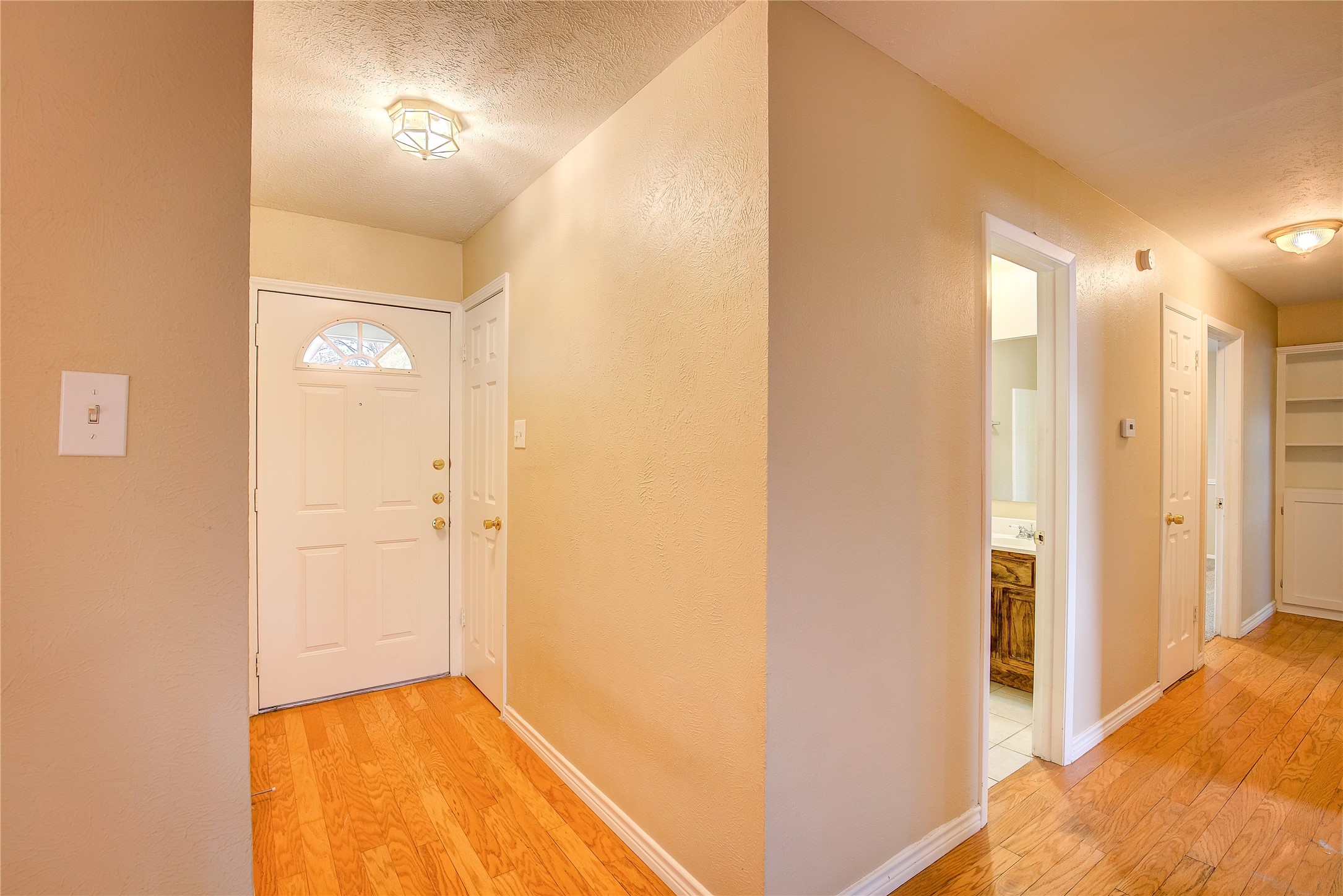2104 Meadow Dale Irving TX 75060
