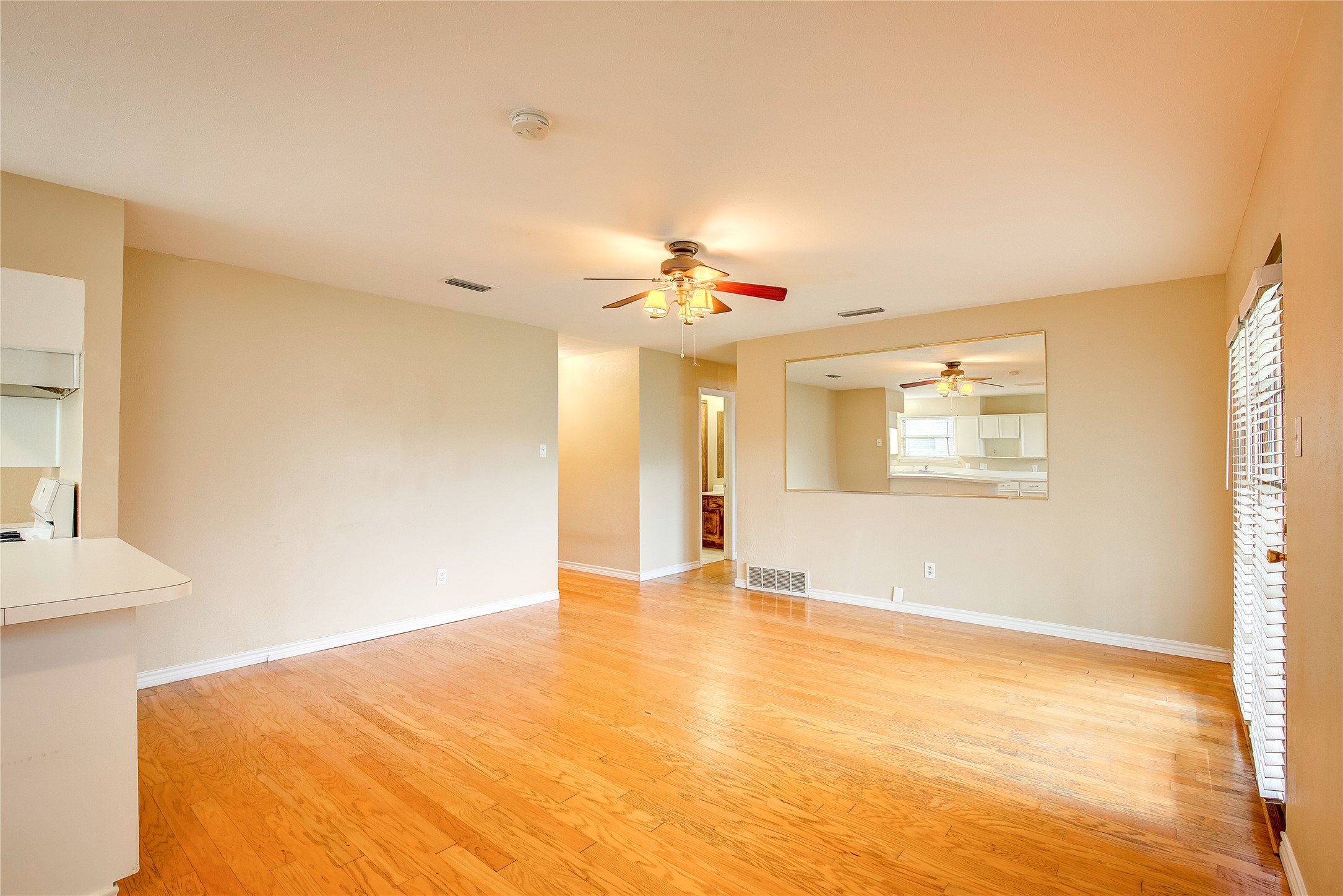 2104 Meadow Dale Irving TX 75060