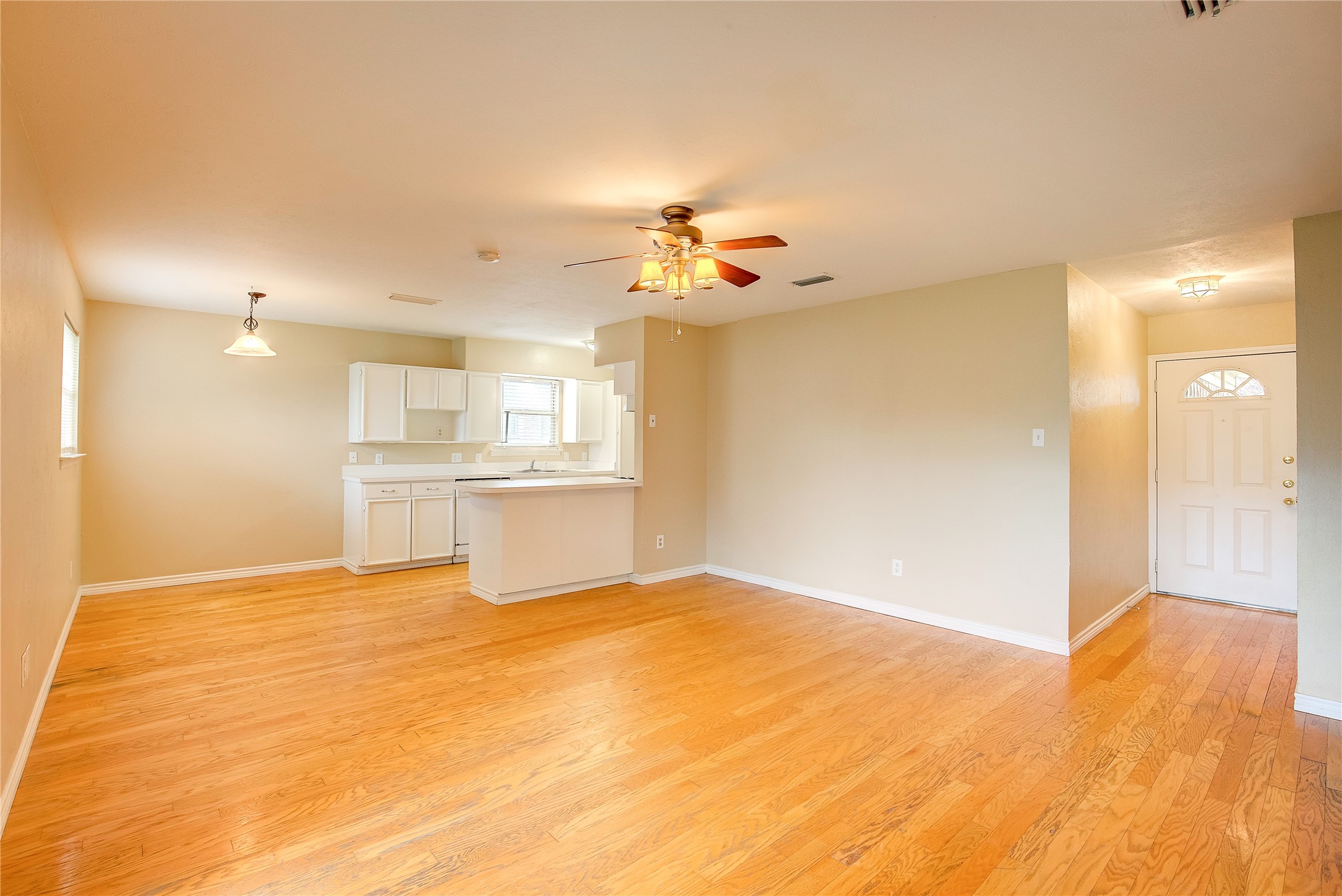 2104 Meadow Dale Irving TX 75060