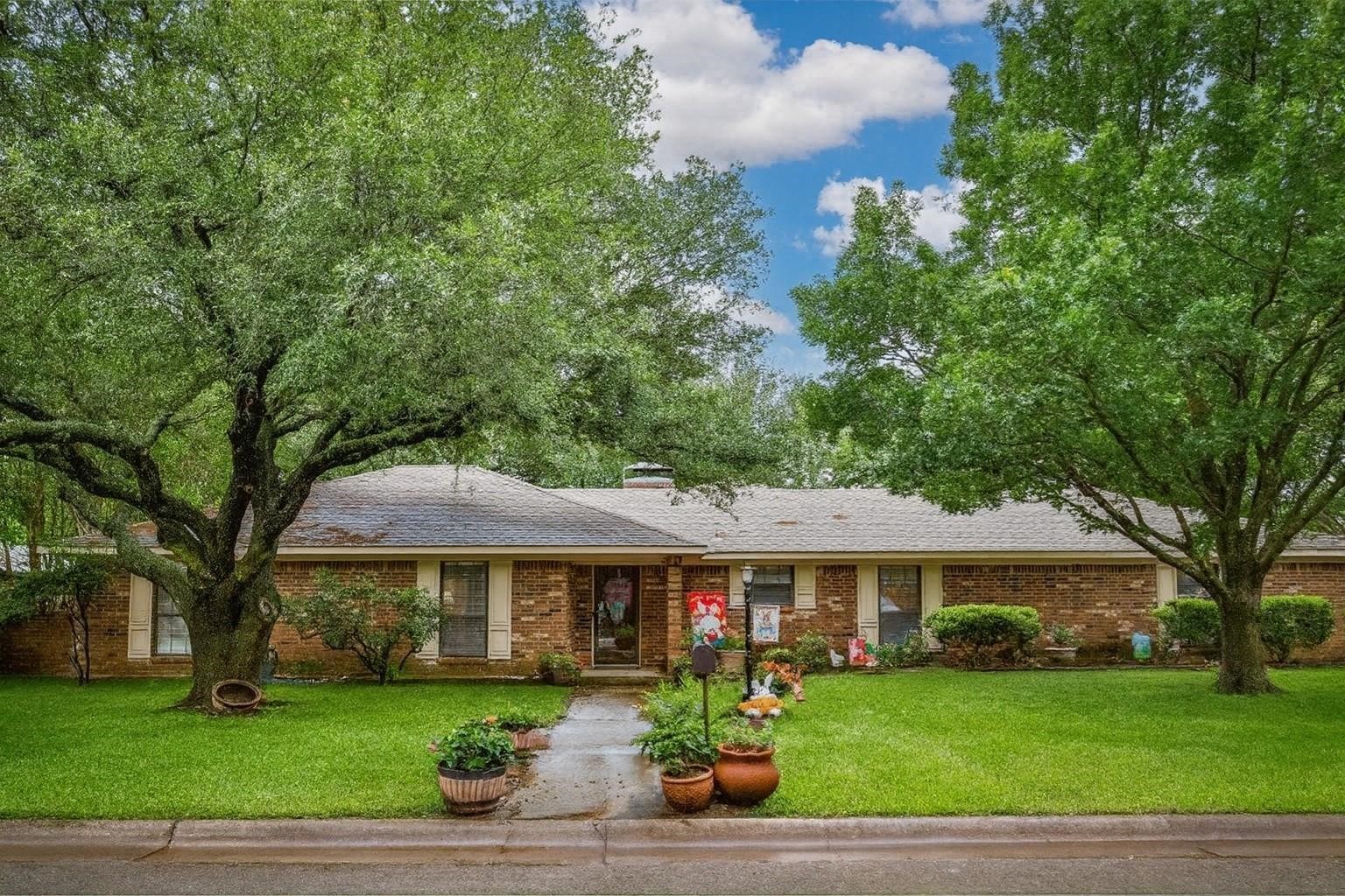 2002 Everglade Drive Gainesville TX 76240