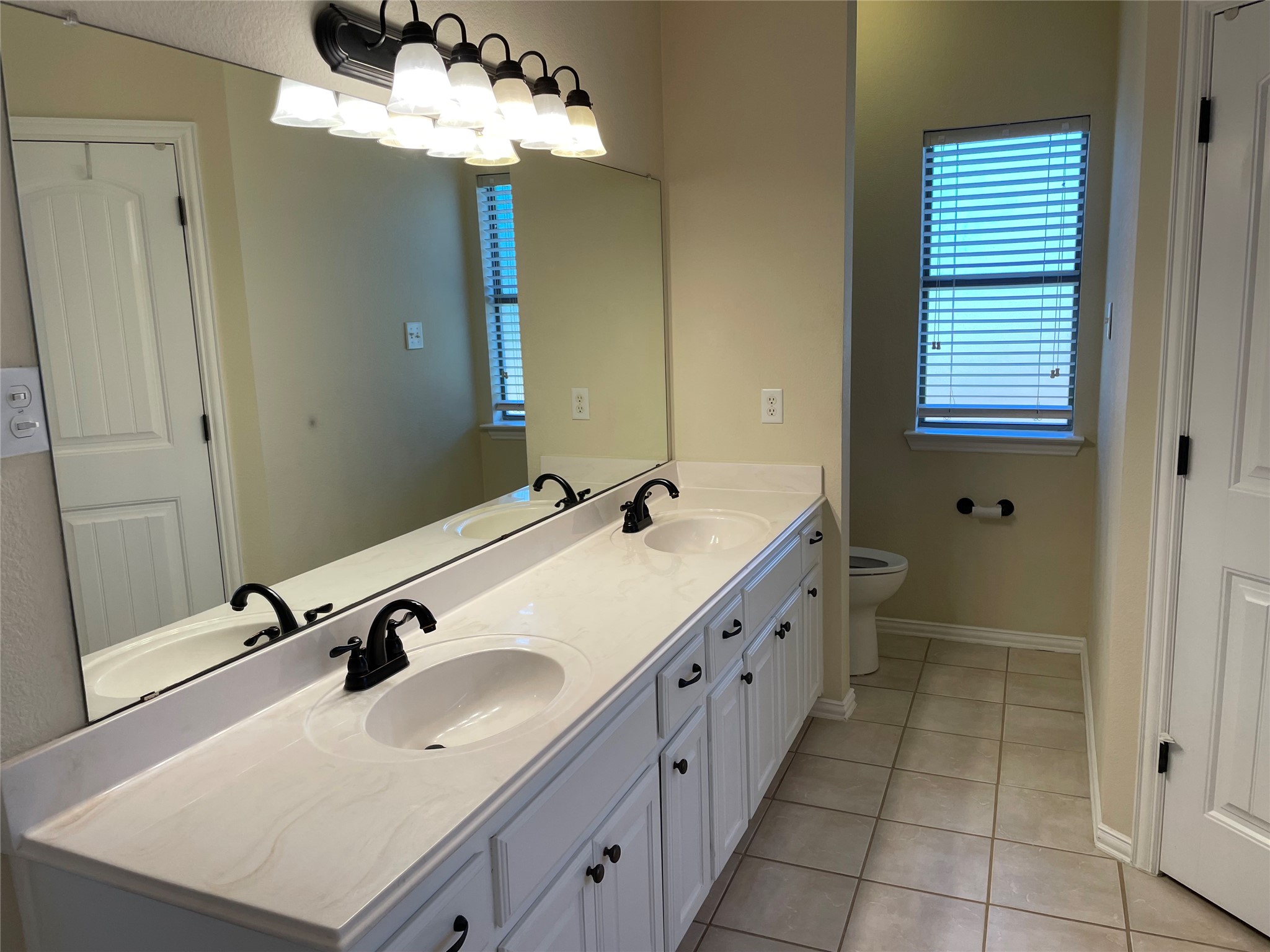 1414 Lauren Lane Granbury TX 76048