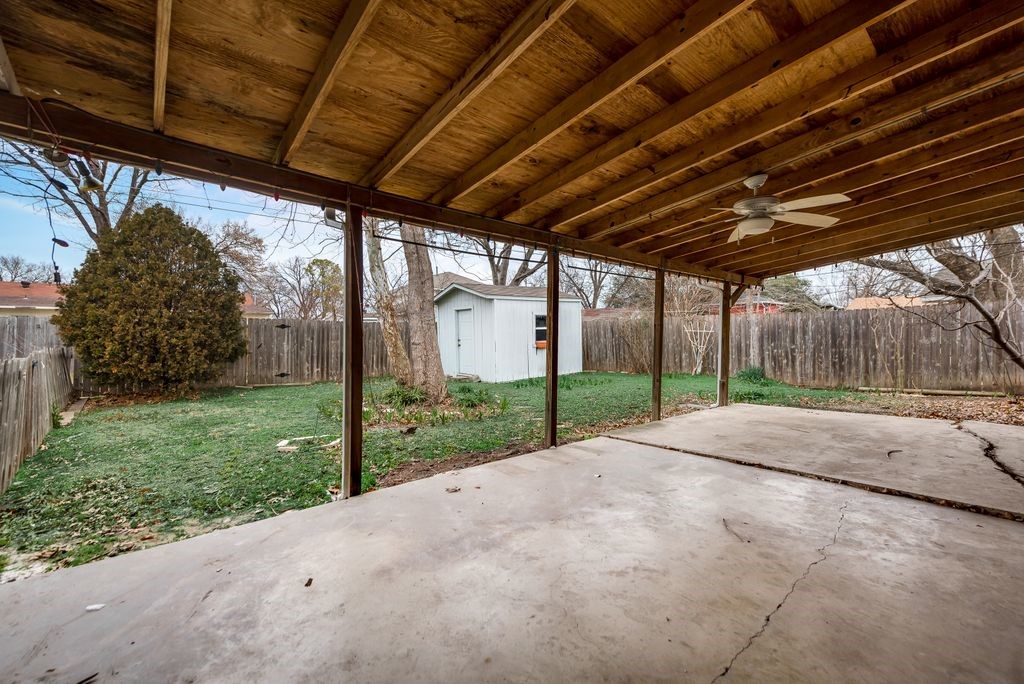 1815 Spring Avenue Carrollton TX 75006