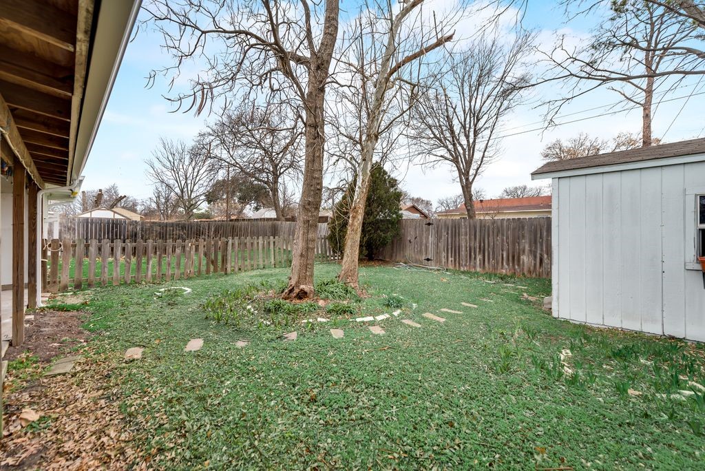 1815 Spring Avenue Carrollton TX 75006