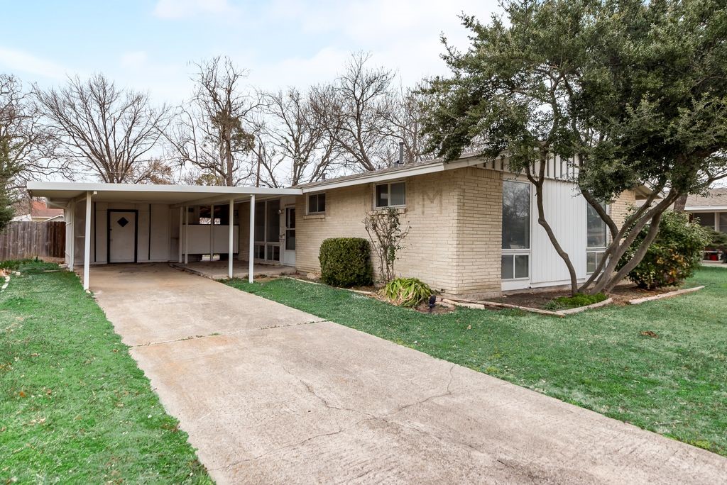 1815 Spring Avenue Carrollton TX 75006