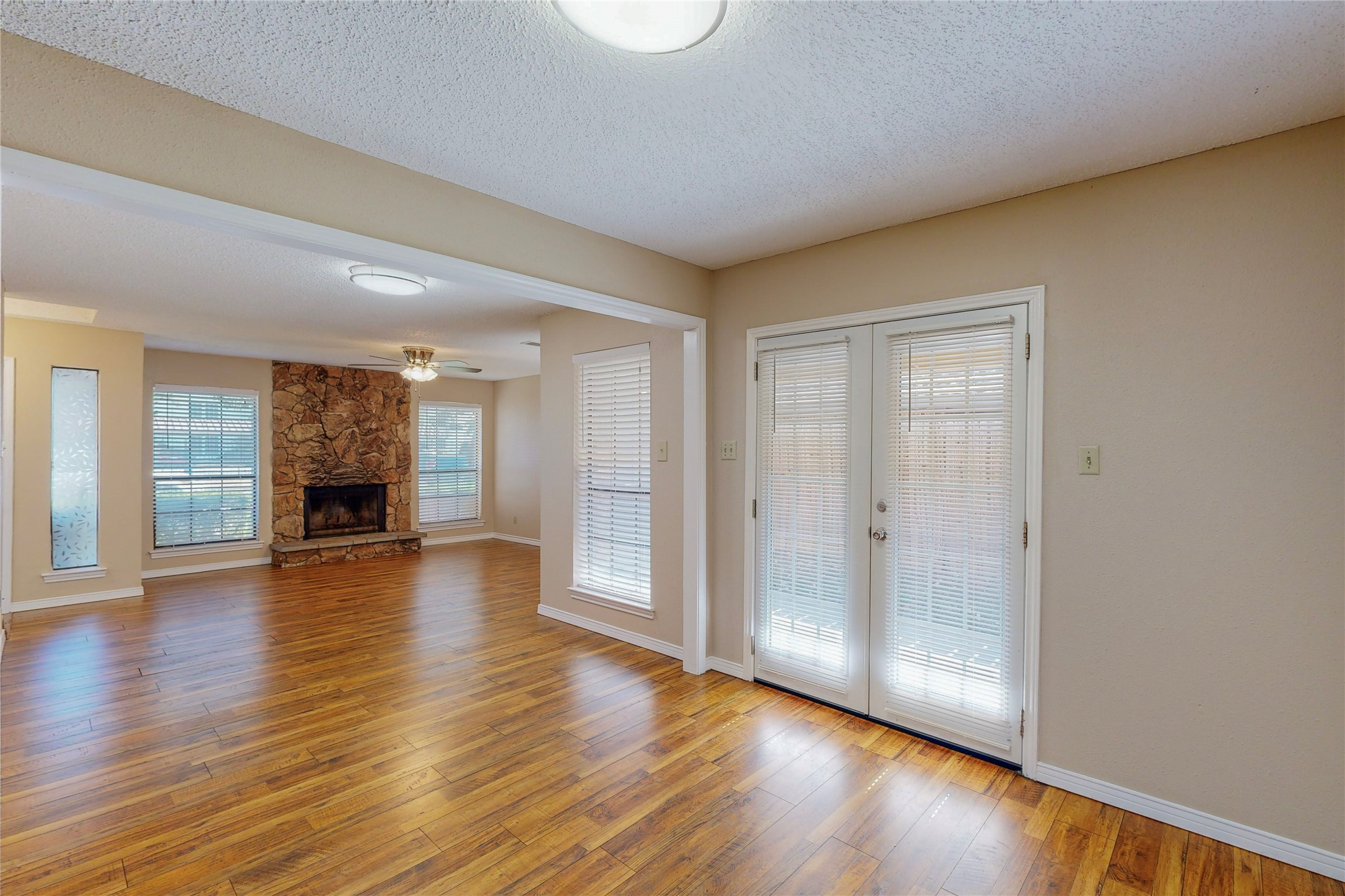 1912 N Irving Heights Drive Irving TX 75061