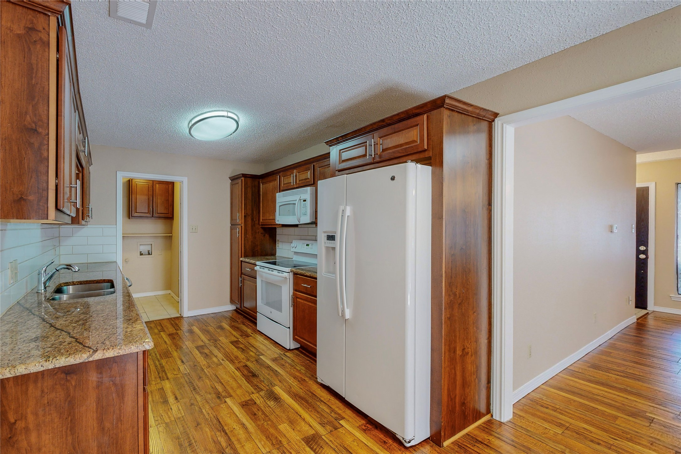 1912 N Irving Heights Drive Irving TX 75061