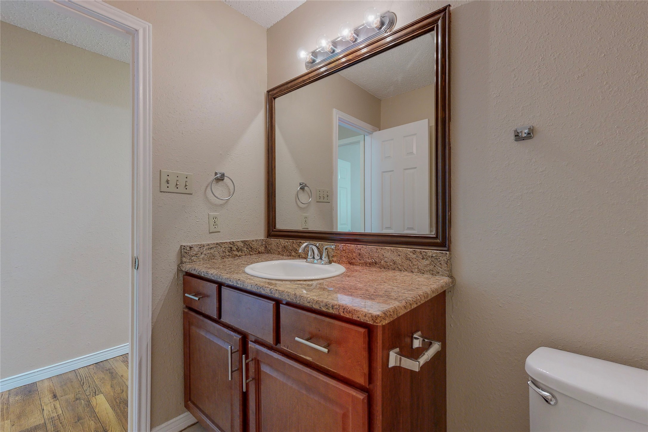1912 N Irving Heights Drive Irving TX 75061