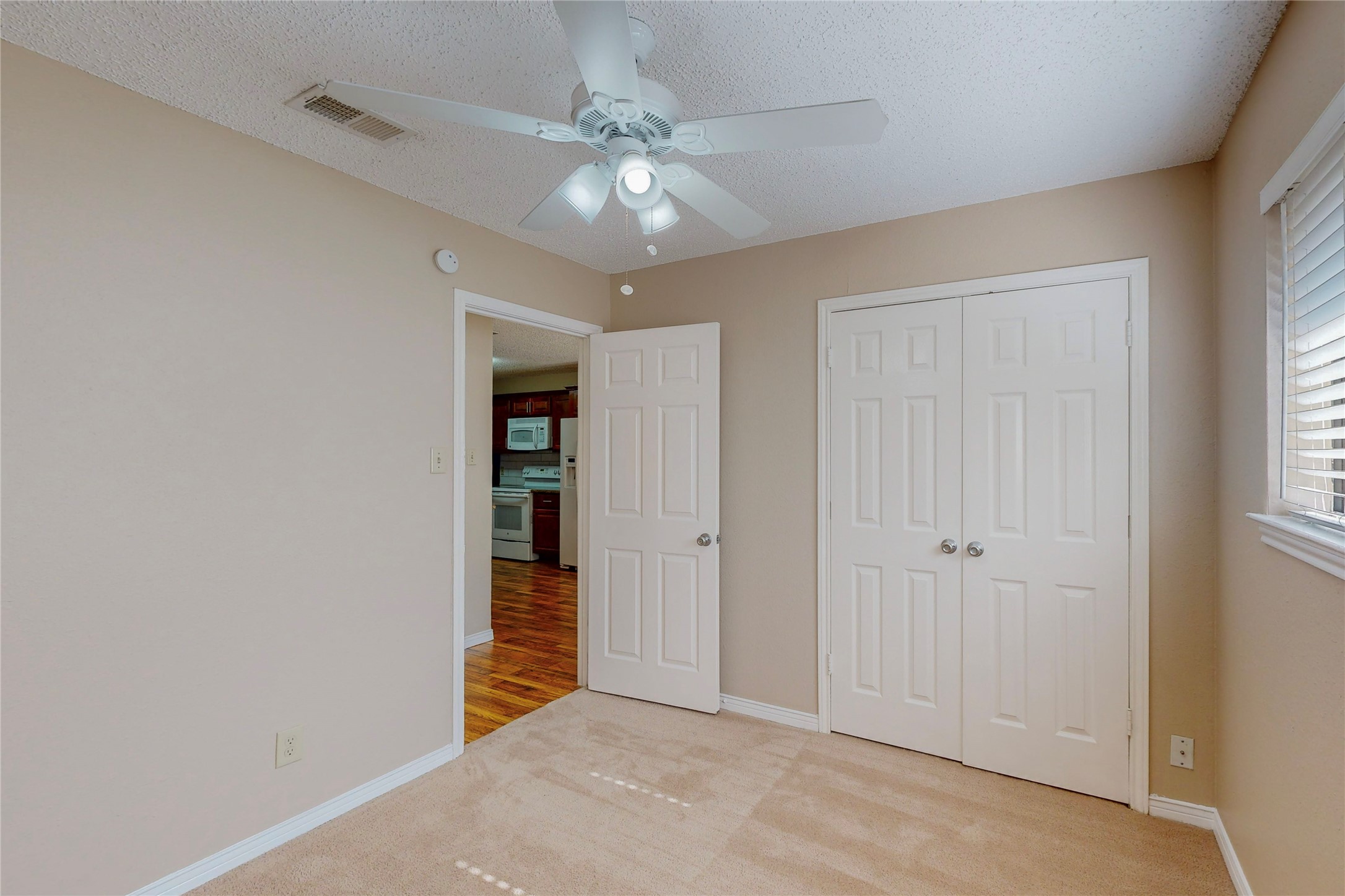 1912 N Irving Heights Drive Irving TX 75061