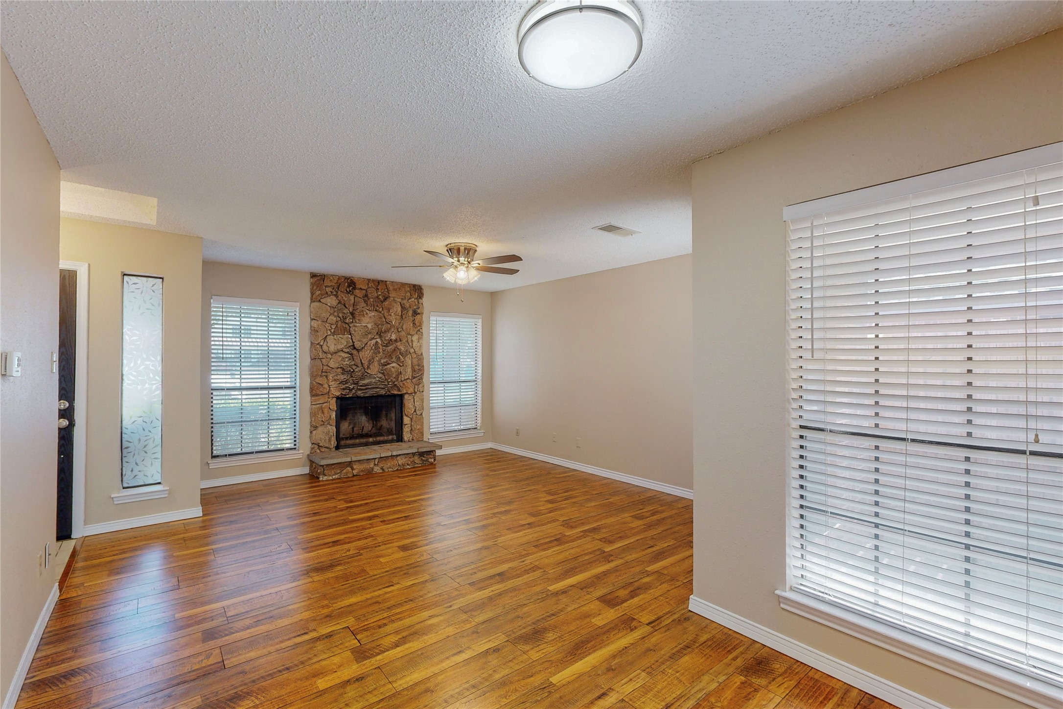 1912 N Irving Heights Drive Irving TX 75061