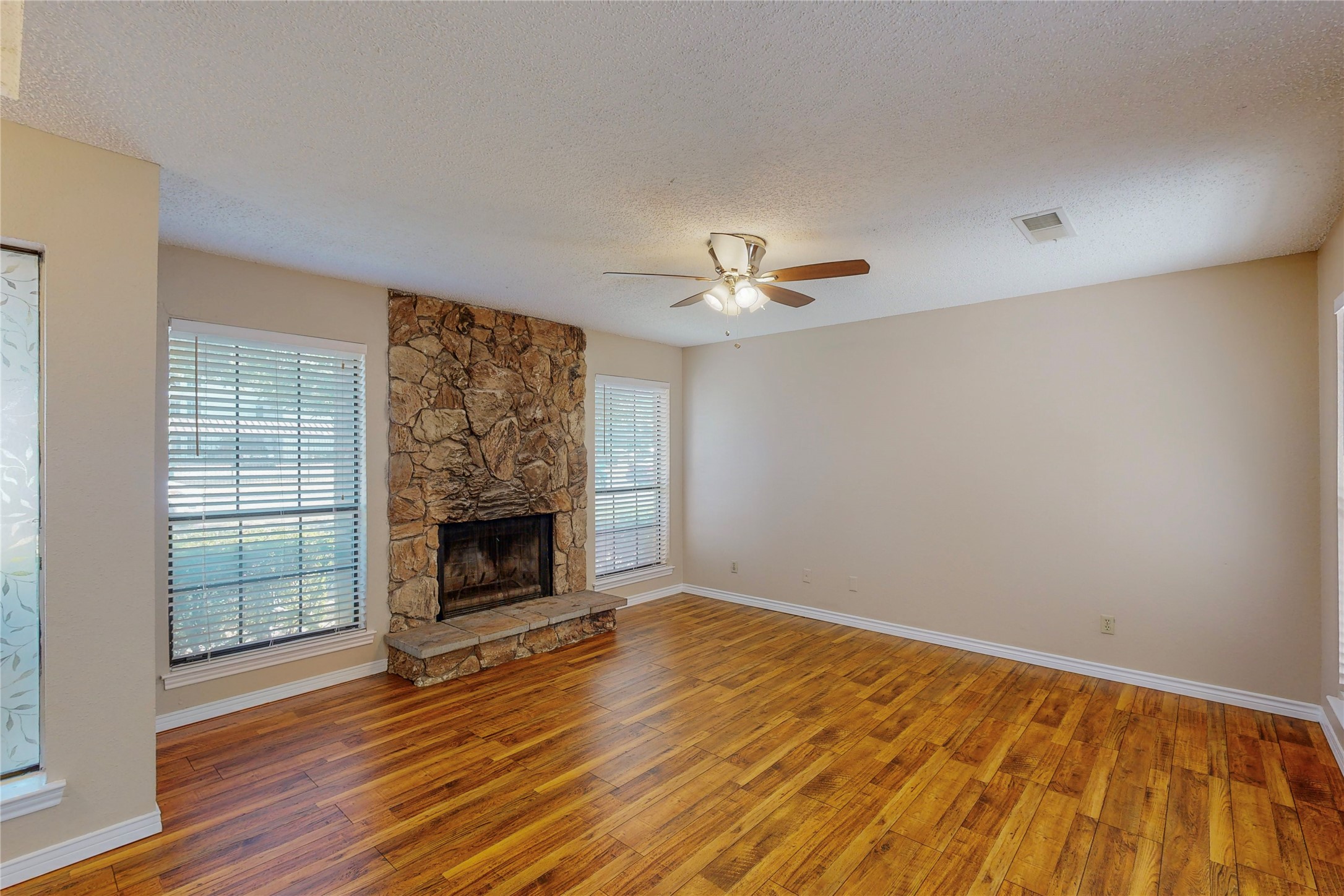 1912 N Irving Heights Drive Irving TX 75061