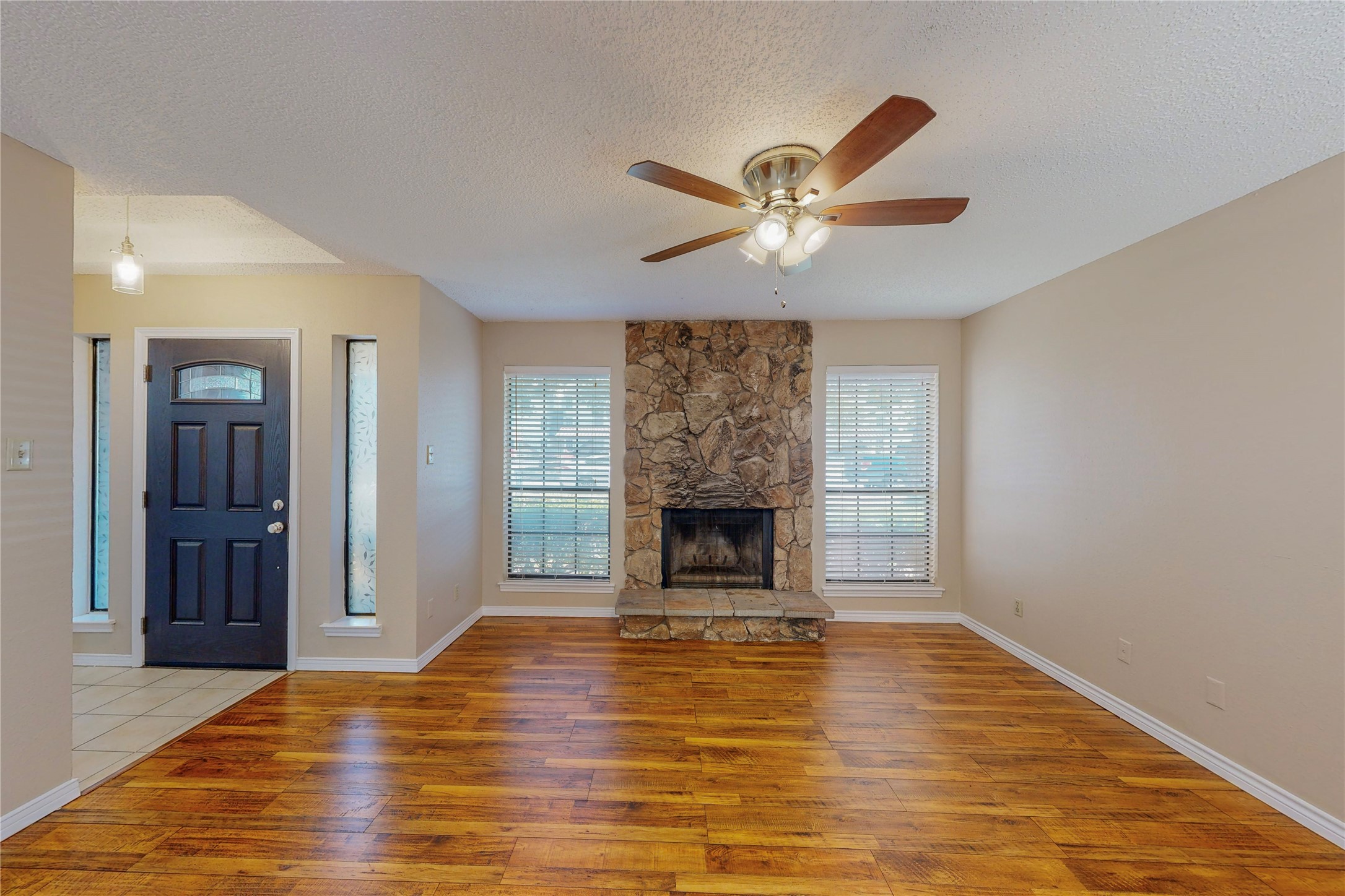 1912 N Irving Heights Drive Irving TX 75061