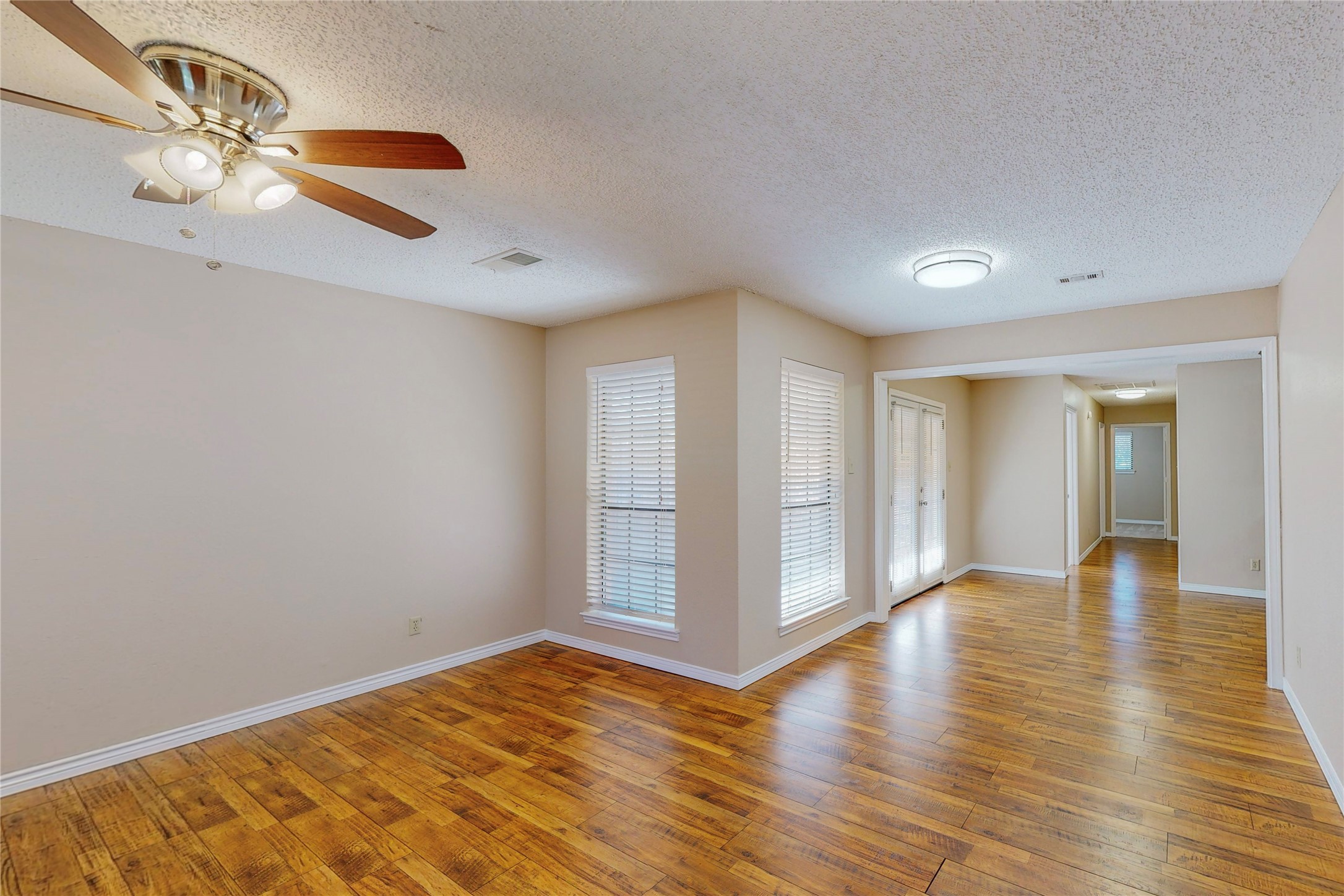 1912 N Irving Heights Drive Irving TX 75061