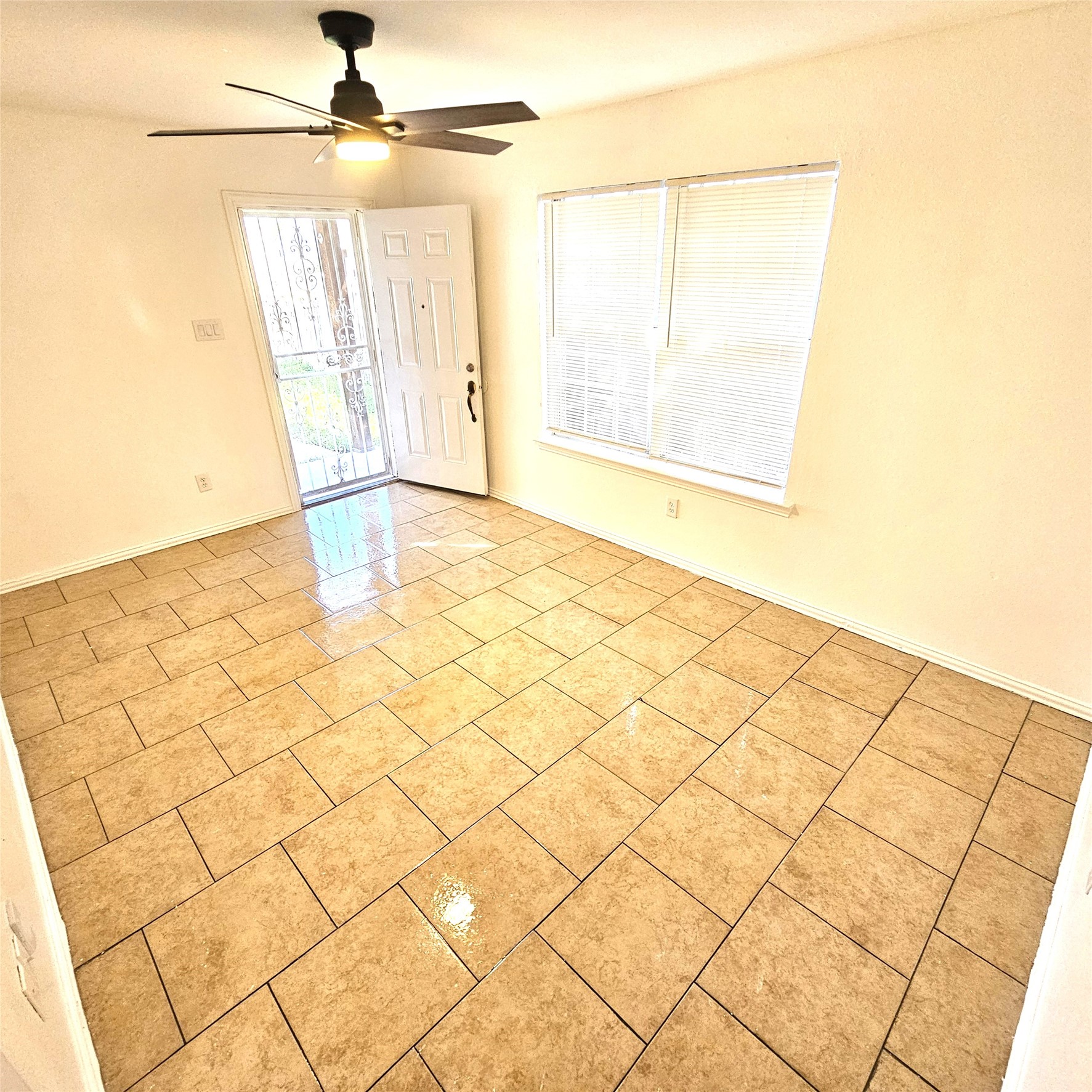1810 Wiseman Avenue Fort Worth TX 76105