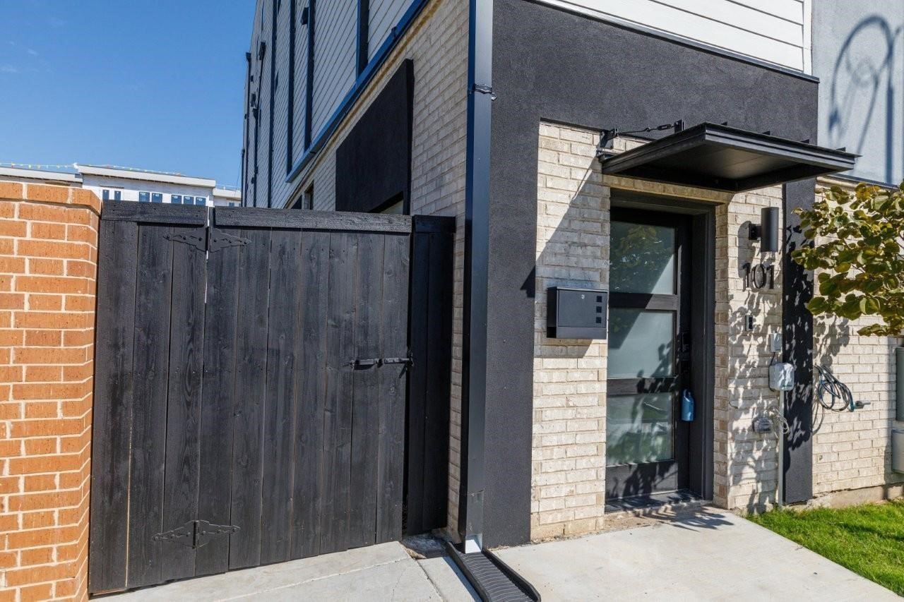 521 Melba Street Dallas TX 75208