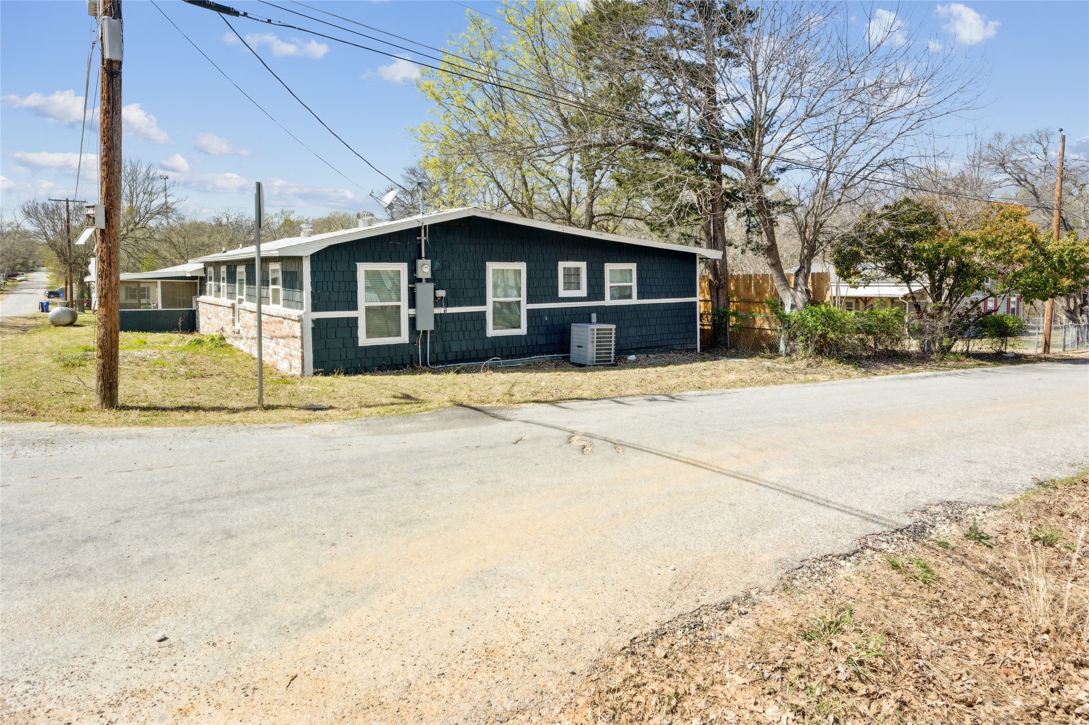 229 Sherman Drive Pottsboro TX 75076