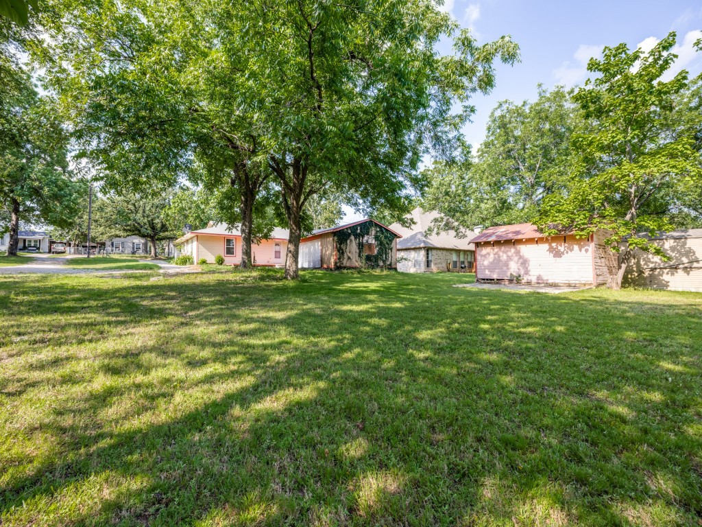 1225 W Hanna Street Denison TX 75020