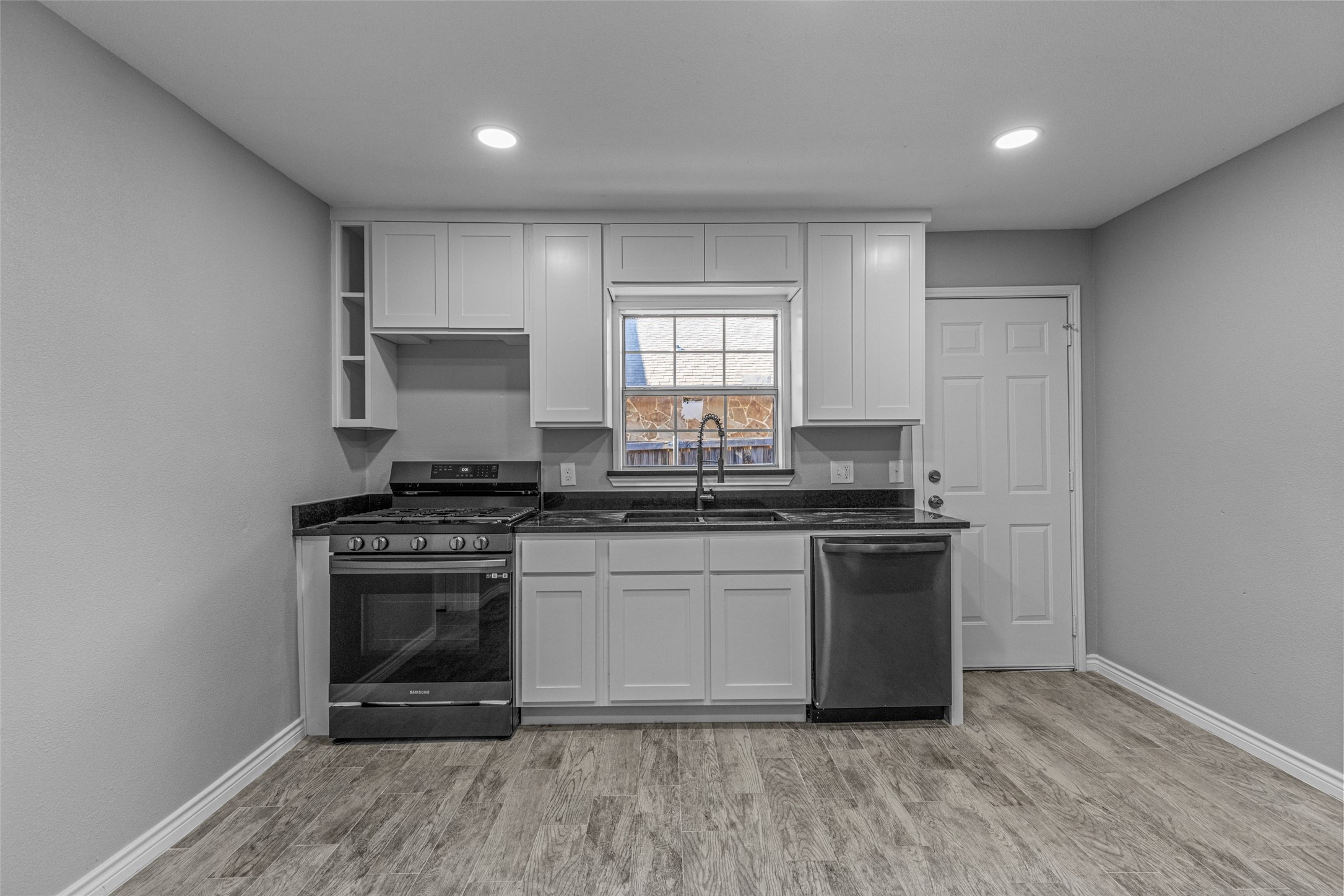 2706 Emmett Street Dallas TX 75211