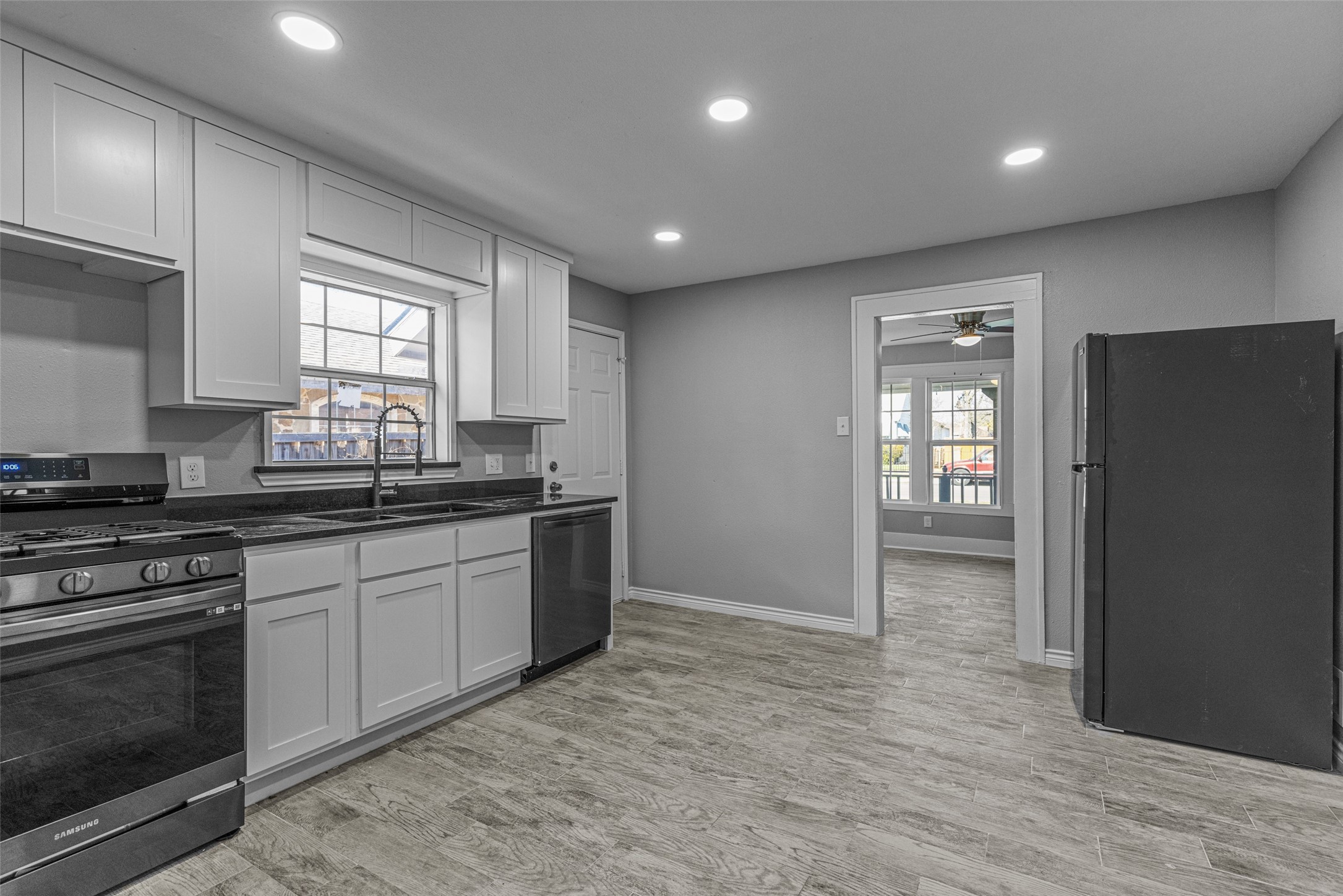 2706 Emmett Street Dallas TX 75211