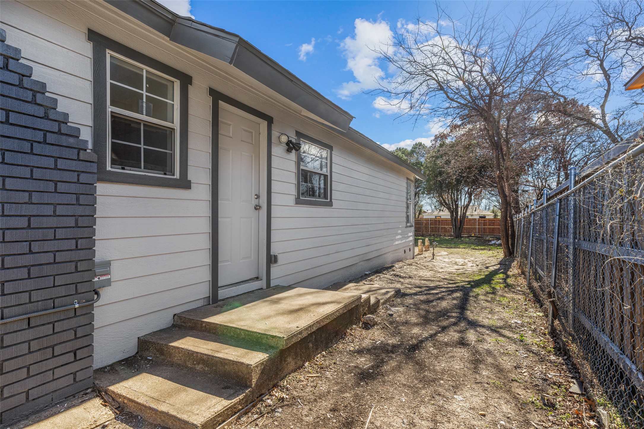 2706 Emmett Street Dallas TX 75211